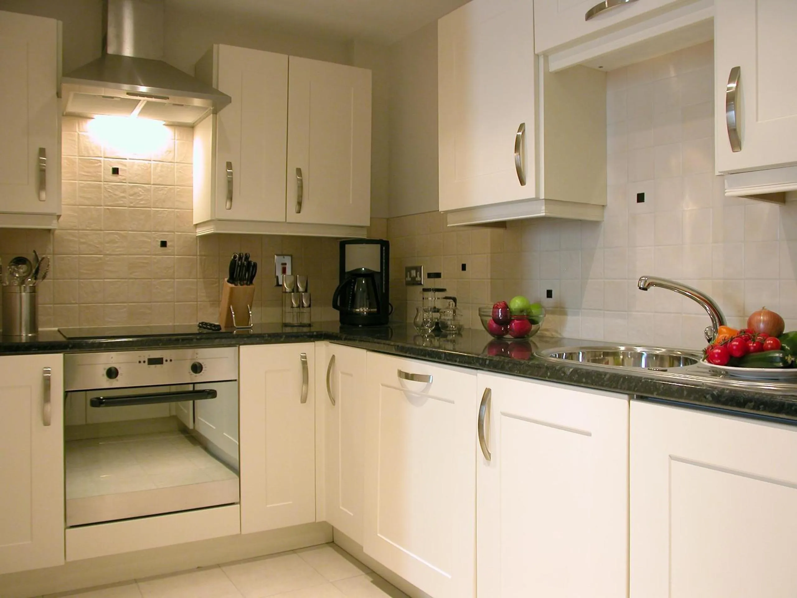 Kitchen or kitchenette in Liberty Wharf Apartments