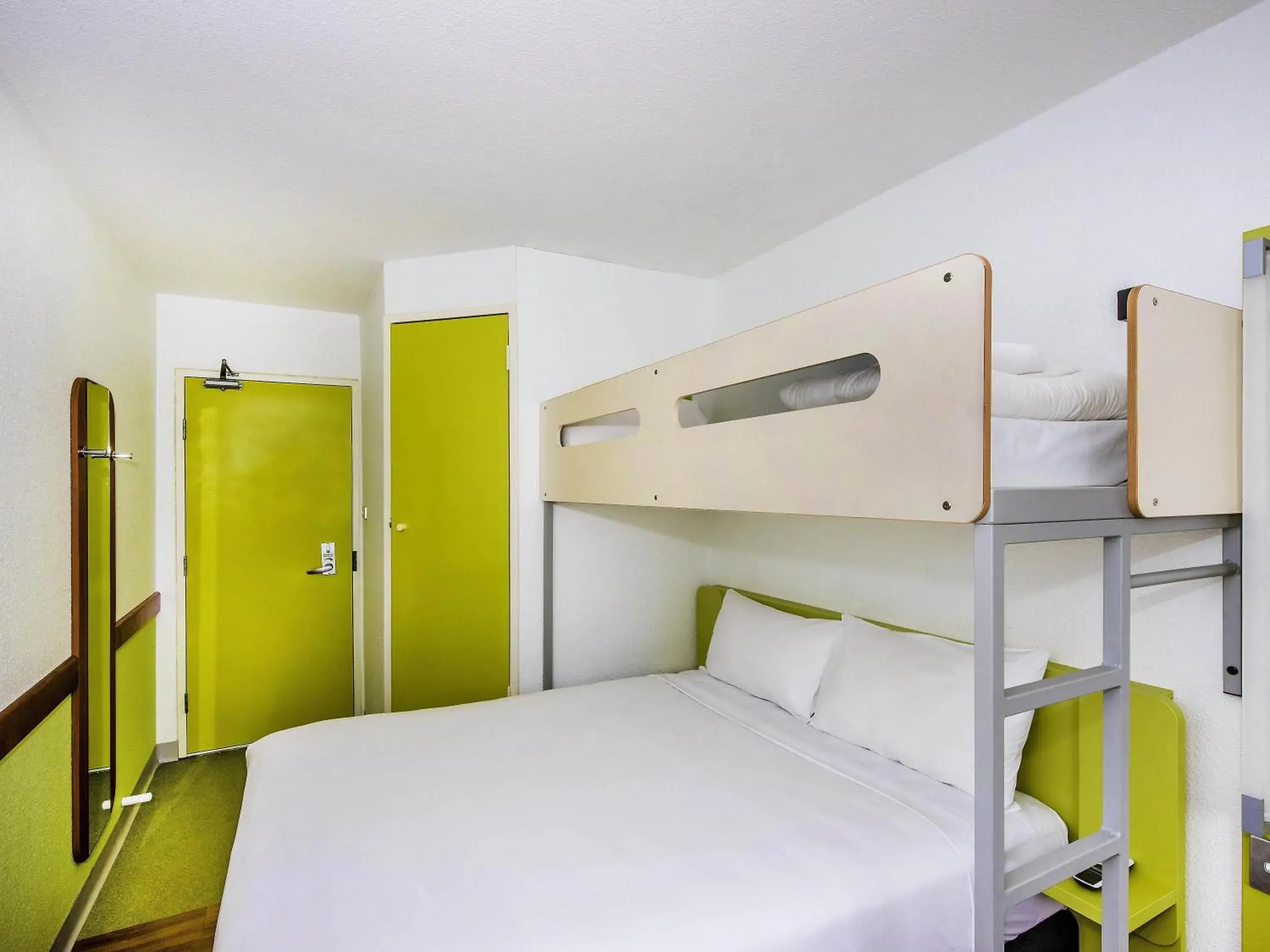 Standard Queen Room with Single Bunk Bed in ibis Budget - St Peters Standard Queen Room with Single Bunk Bed in ibis Budget - St Peters
