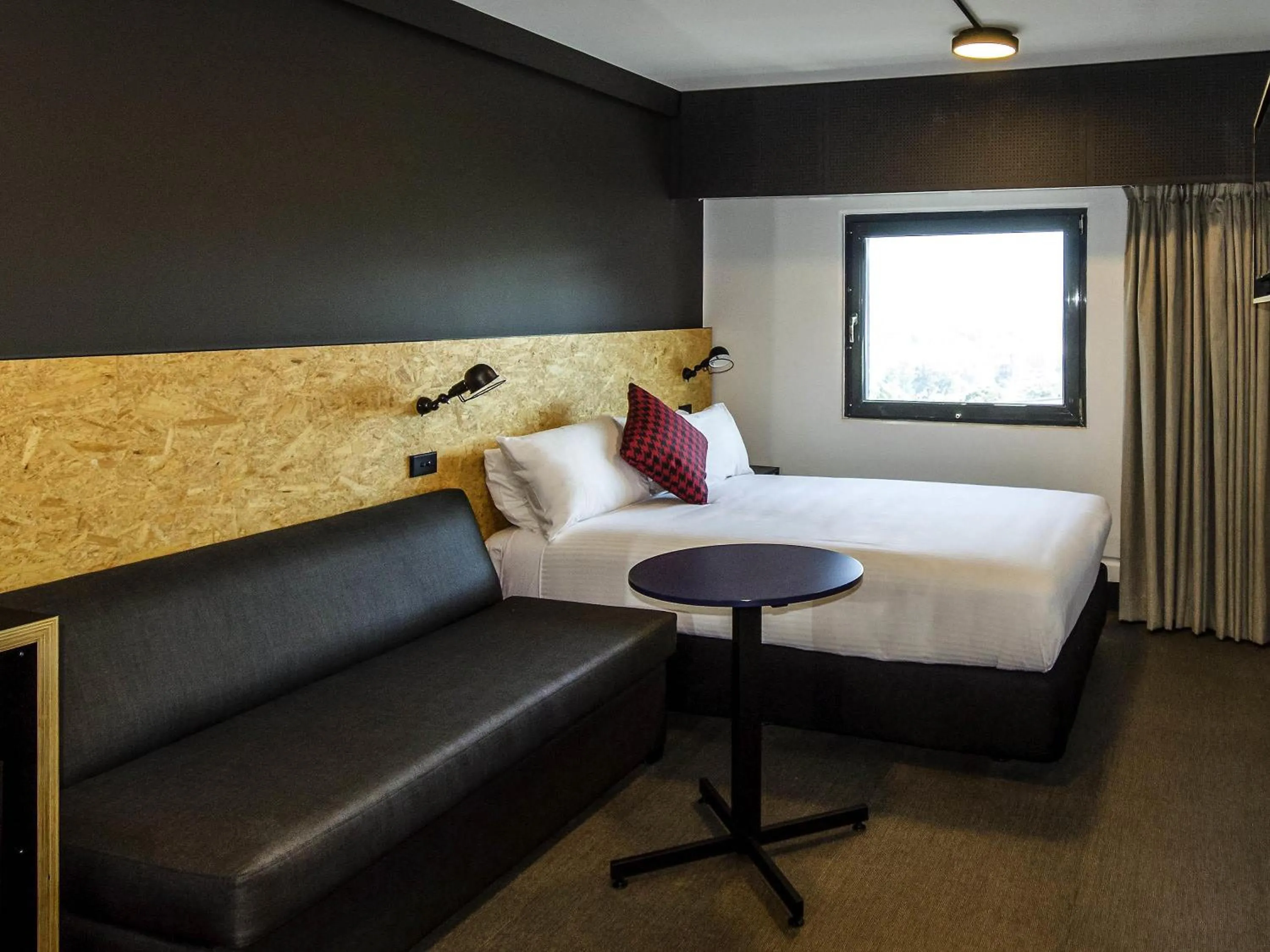 Bedroom, Bed in ibis budget Sydney East