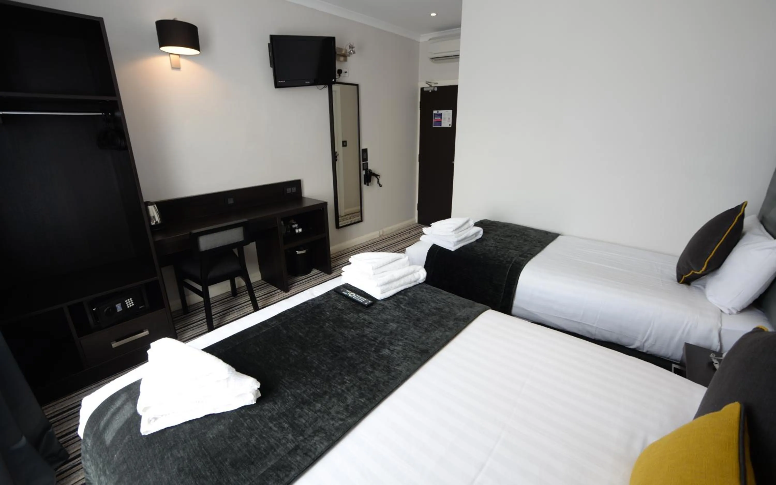 Bedroom, Bed in The 29 London