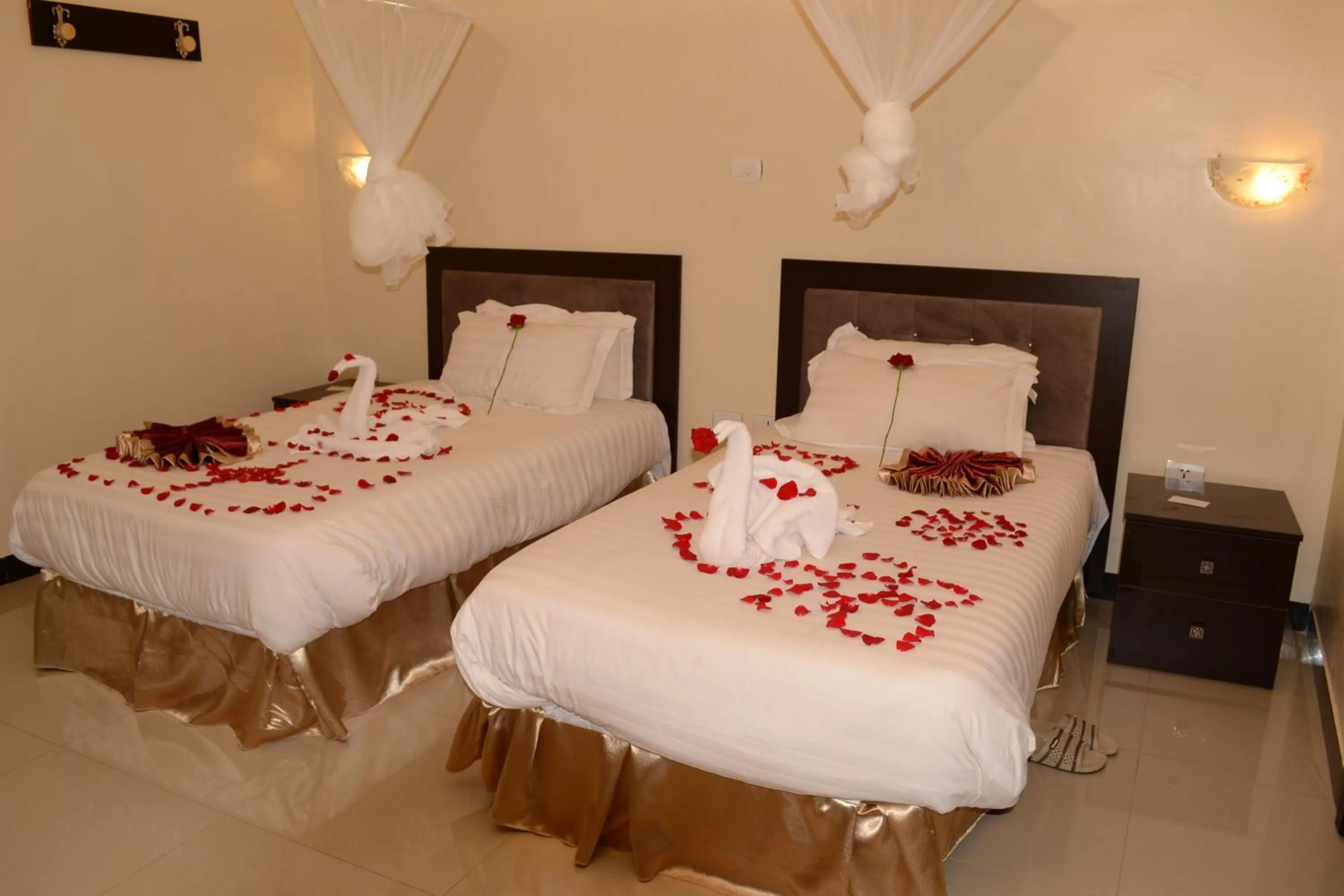 Bed in Lakemark Hotel and Tour Service Bahir Dar