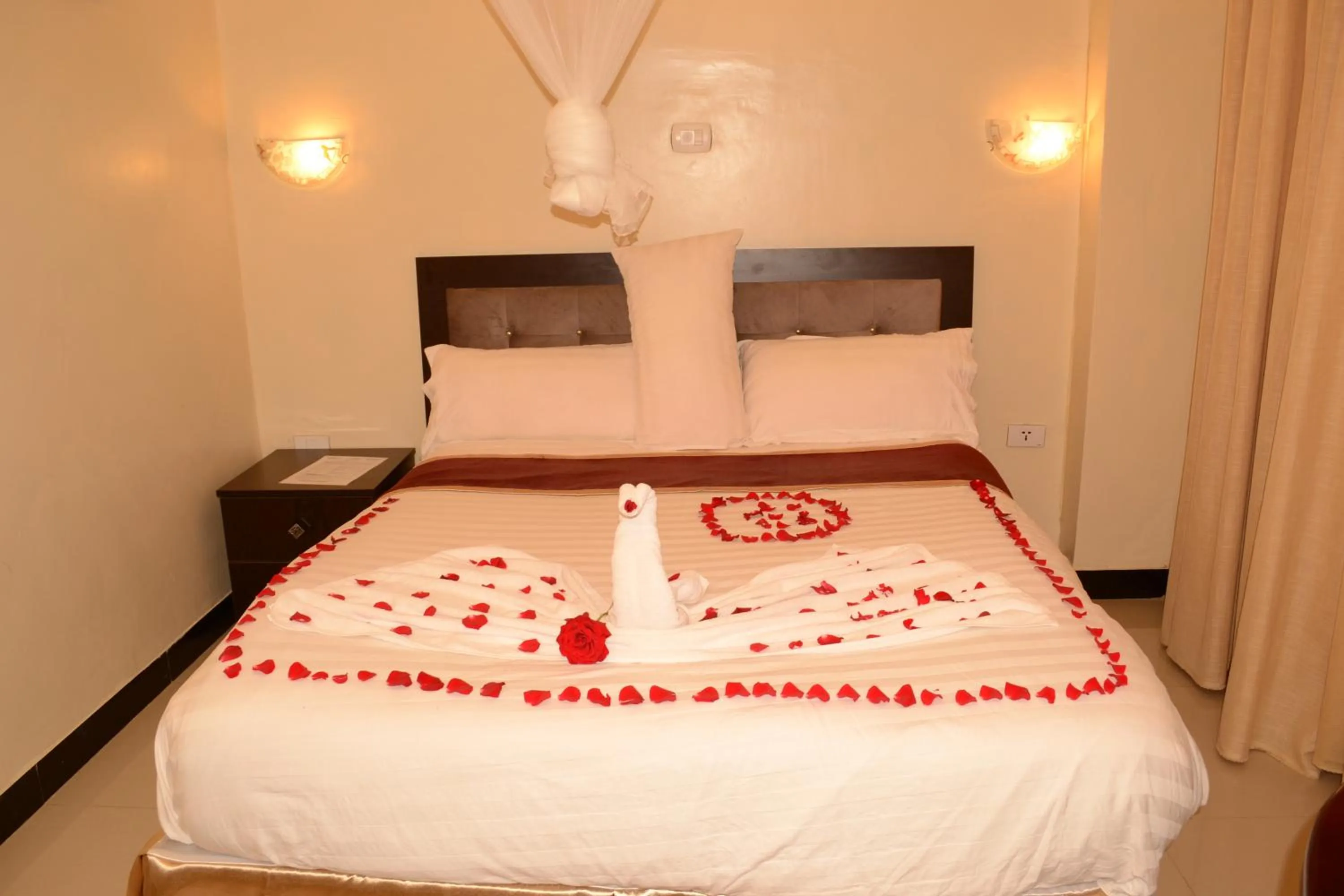 Bed in Lakemark Hotel and Tour Service Bahir Dar