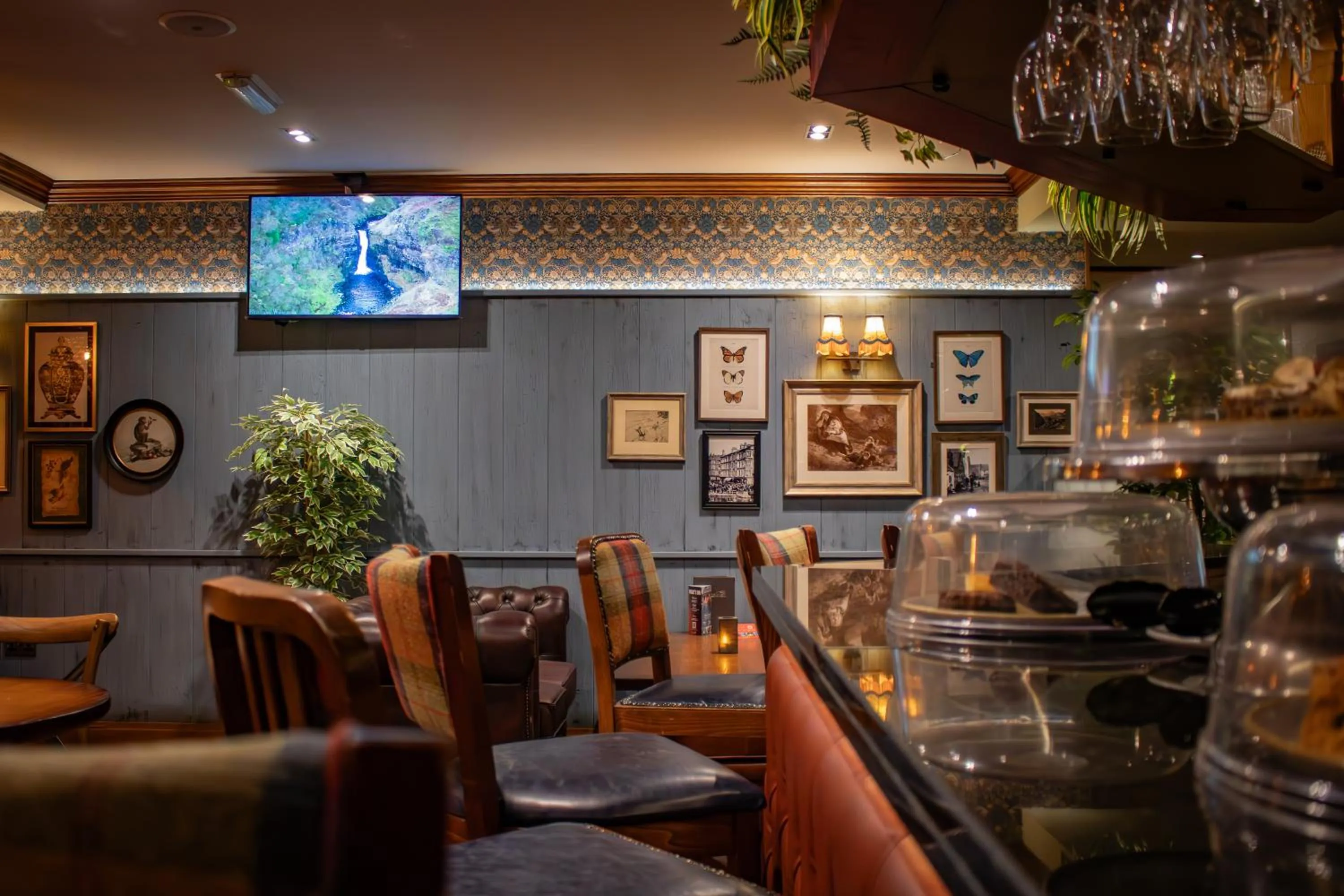 Lounge or bar in The Loans Inn