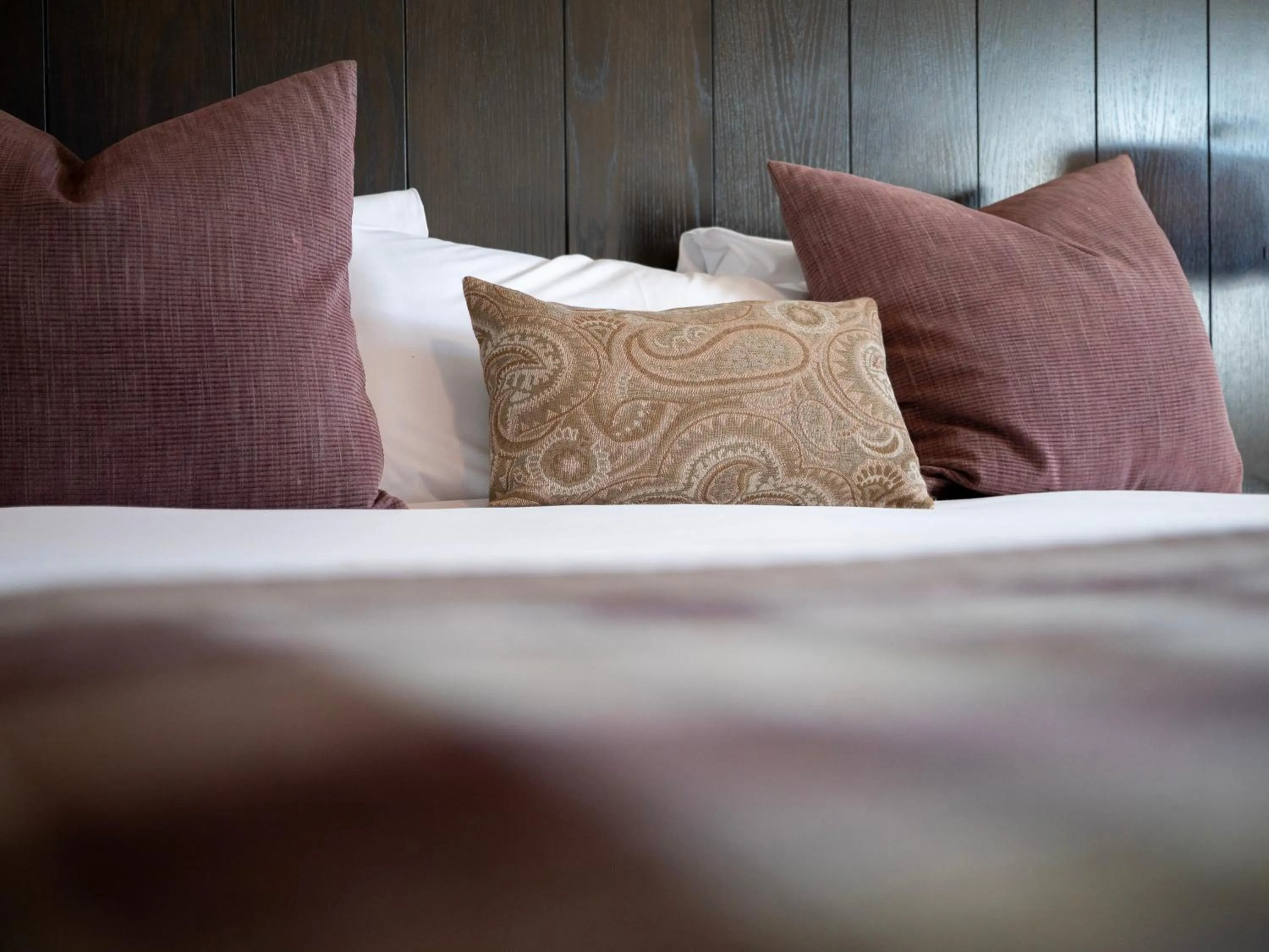 Bedroom, Bed in The Loans Inn