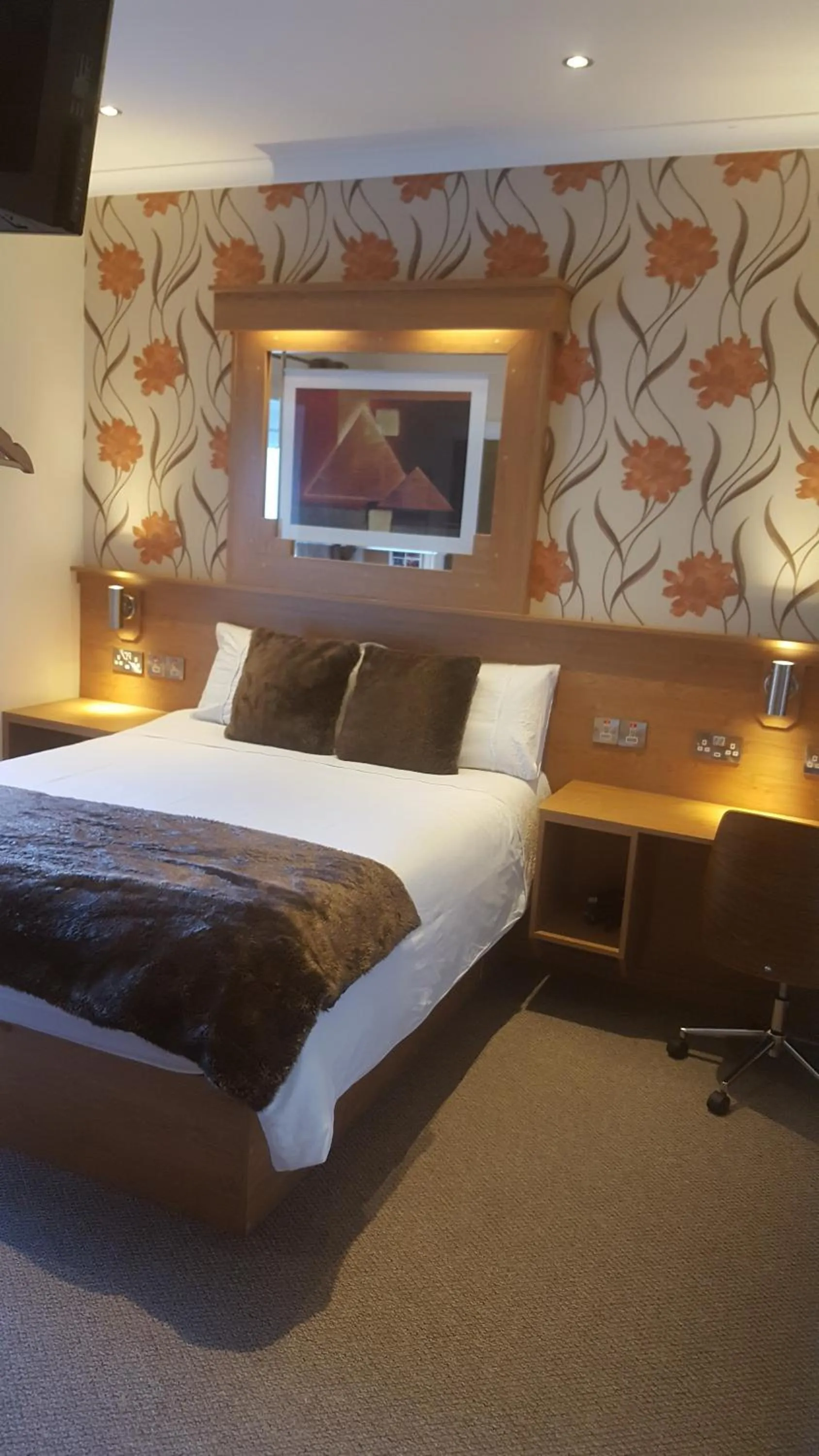 Bedroom, Bed in Rose Park House