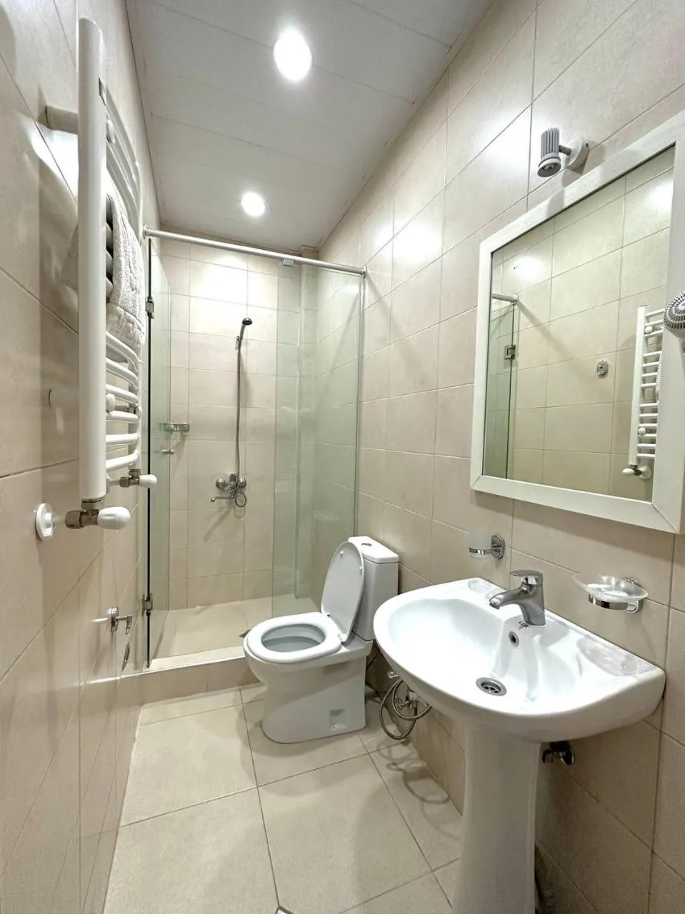 Shower in Hotel Four Brothers