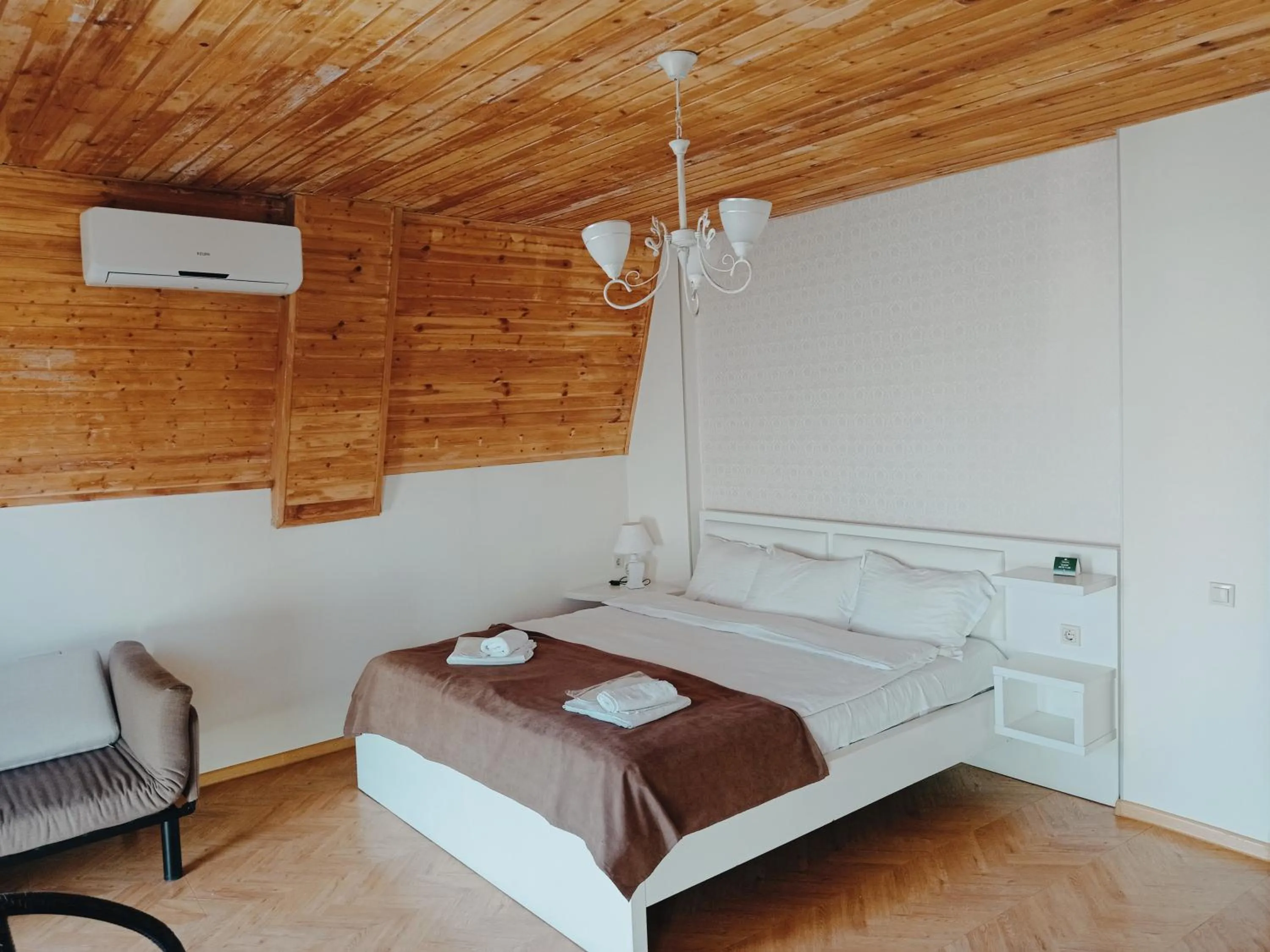 Photo of the whole room, Bed in Hotel Four Brothers