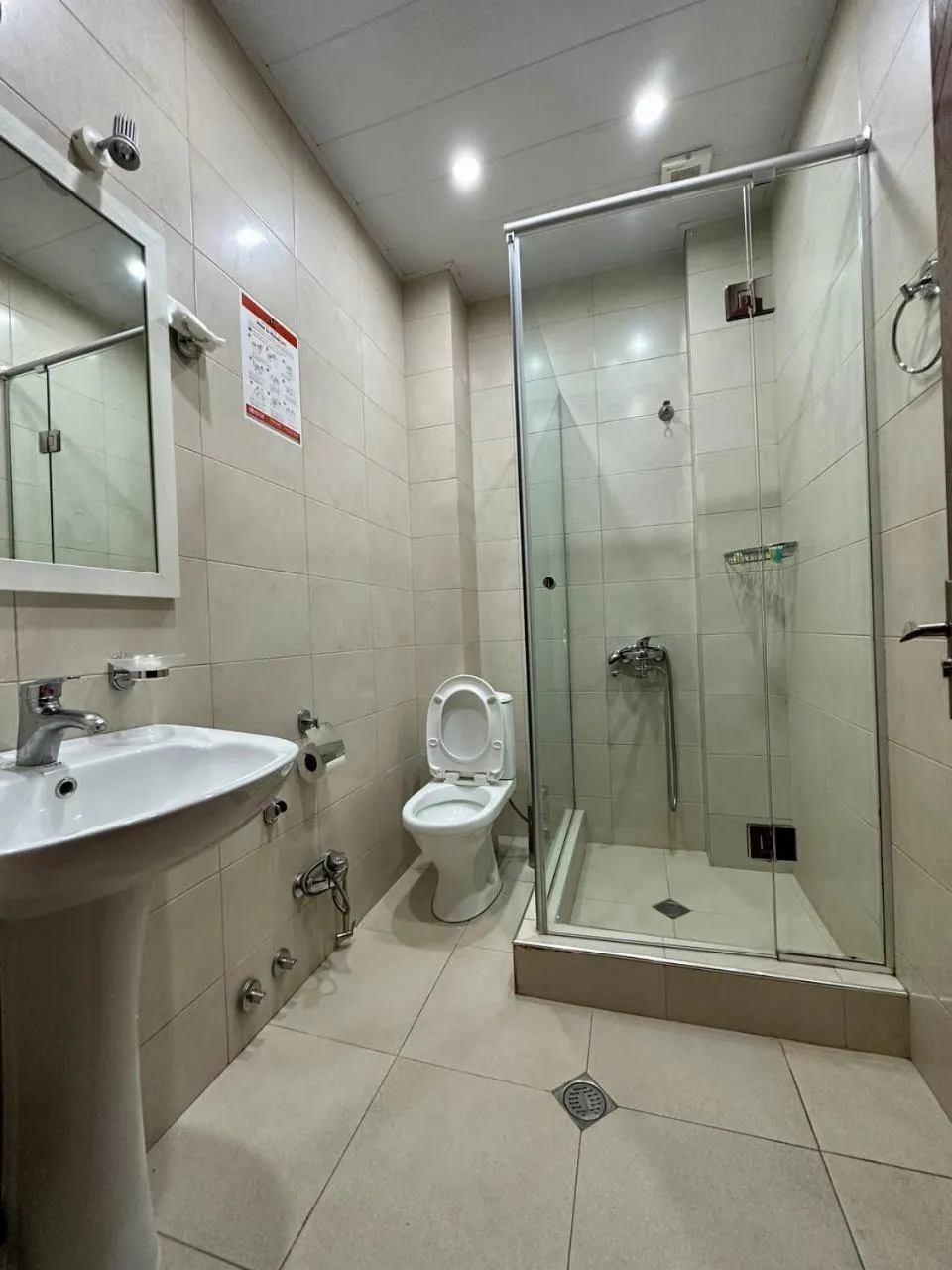 Shower in Hotel Four Brothers