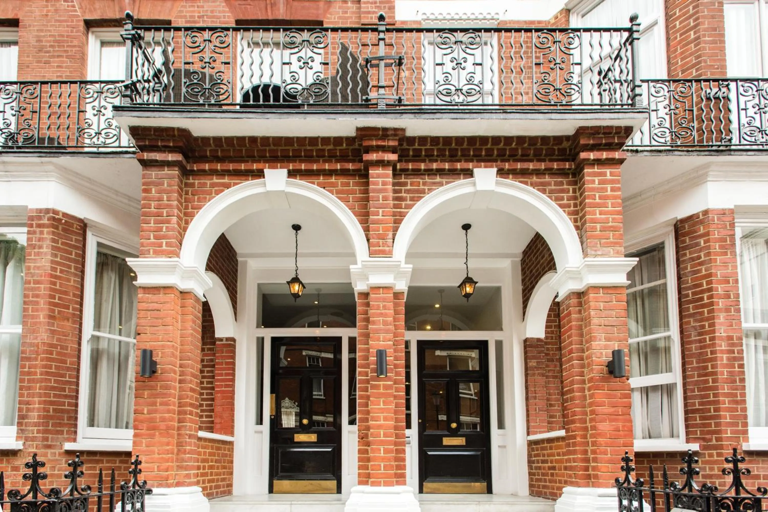 Facade/entrance in Presidential Apartments Kensington