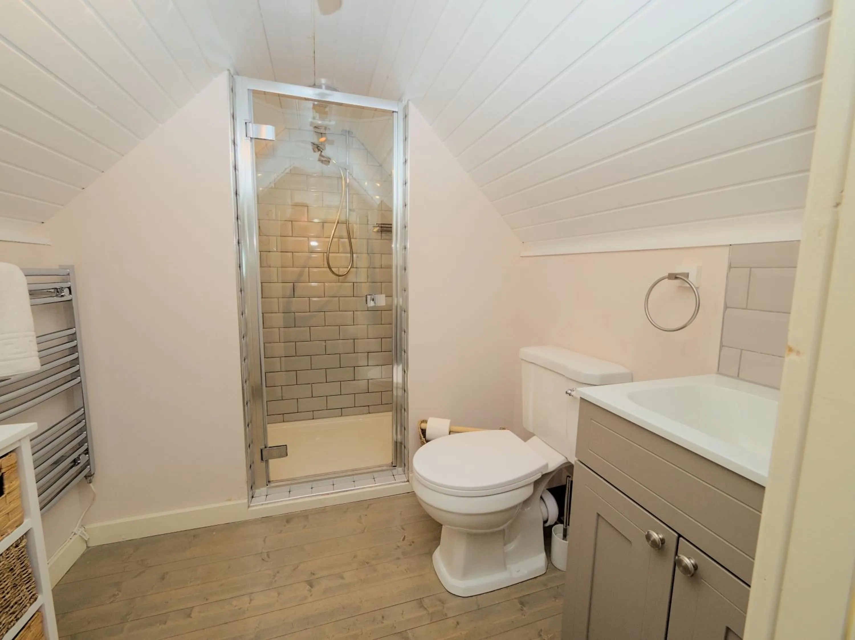 Toilet in Riverside Inn, Aymestrey