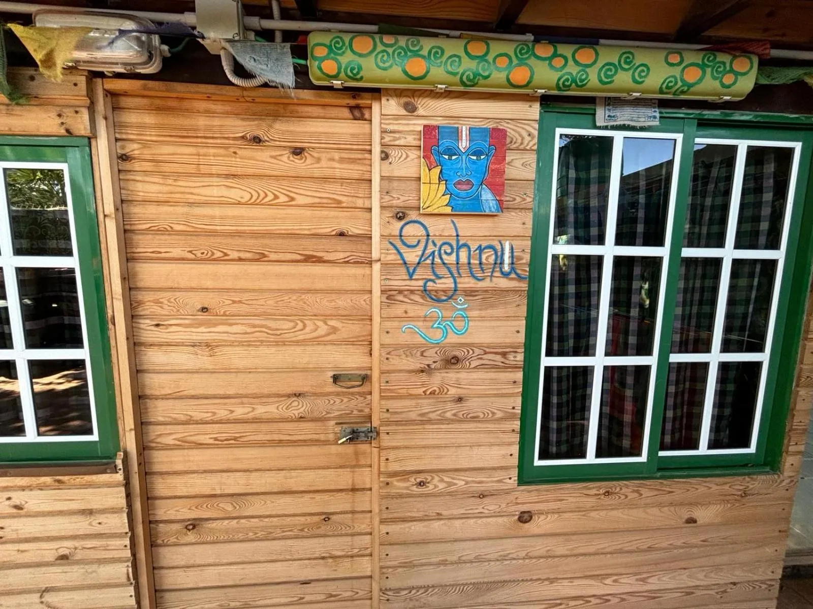 Text overlay in Hostel Los Duendes del Sur