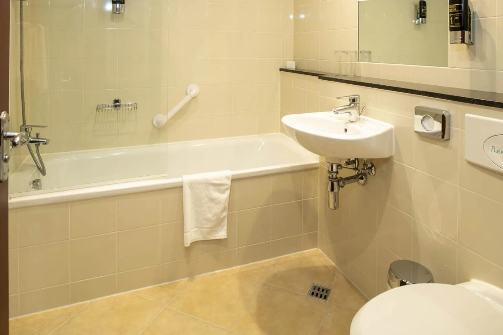 Bathroom in Silken Thomas Accommodation