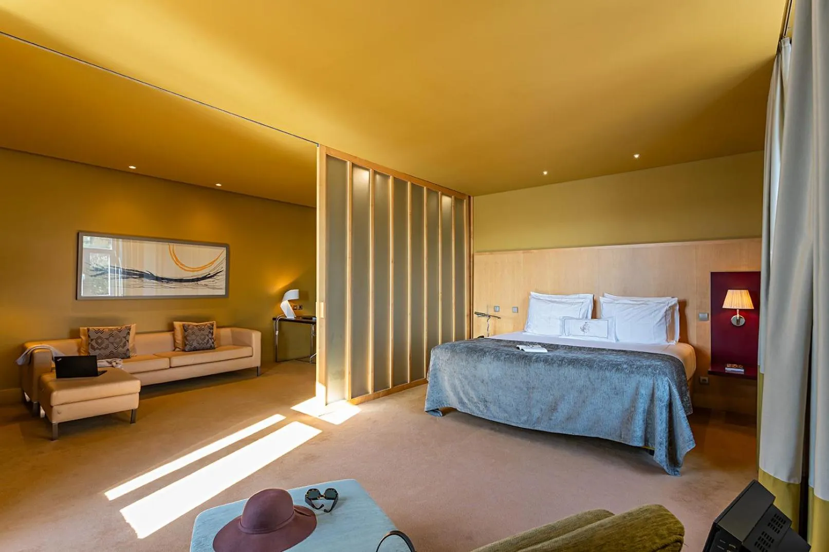 Bedroom, Bed in Pestana Palacio do Freixo, Pousada & National Monument - The Leading Hotels of the World