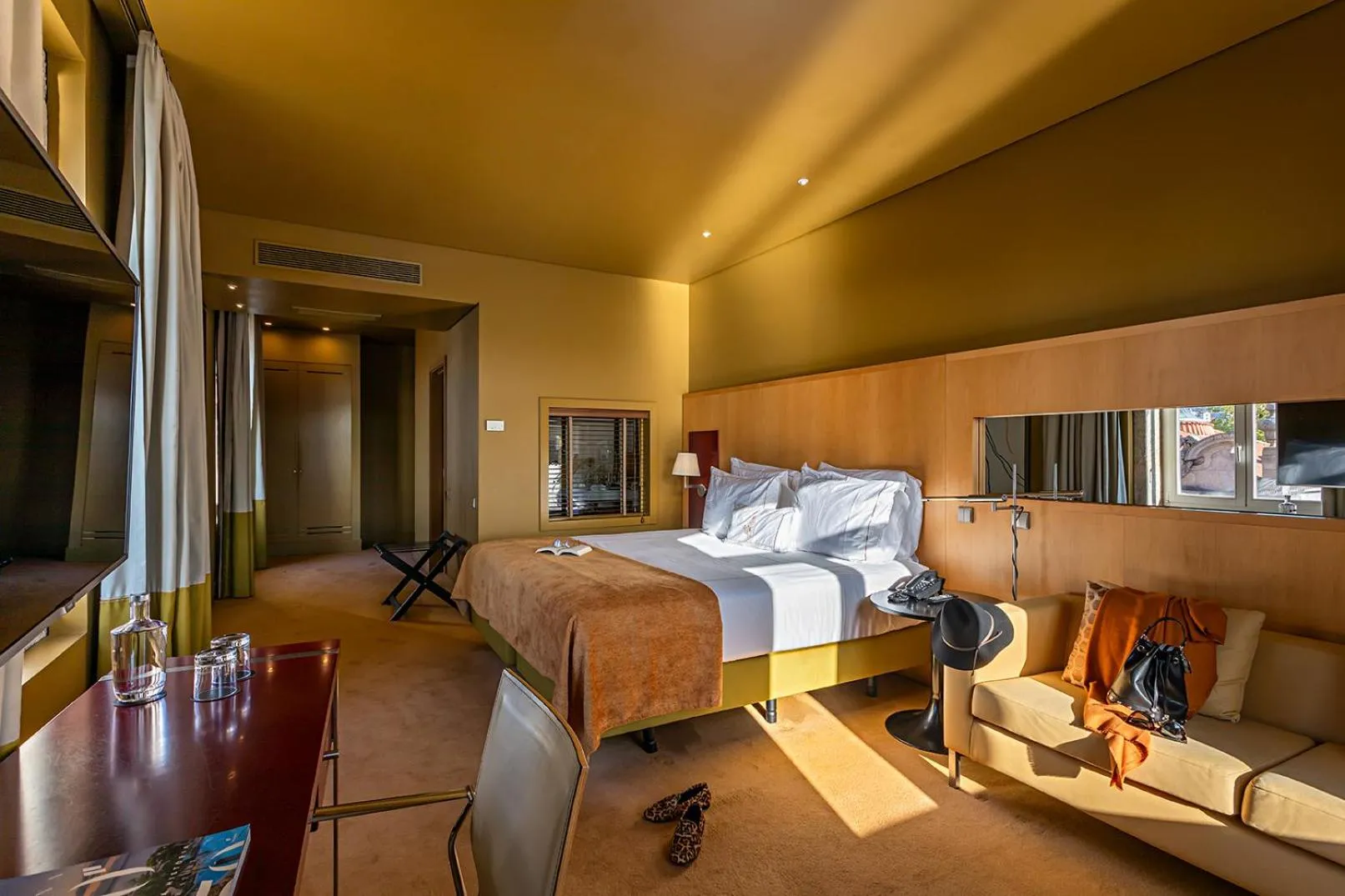 Bedroom, Bed in Pestana Palacio do Freixo, Pousada & National Monument - The Leading Hotels of the World