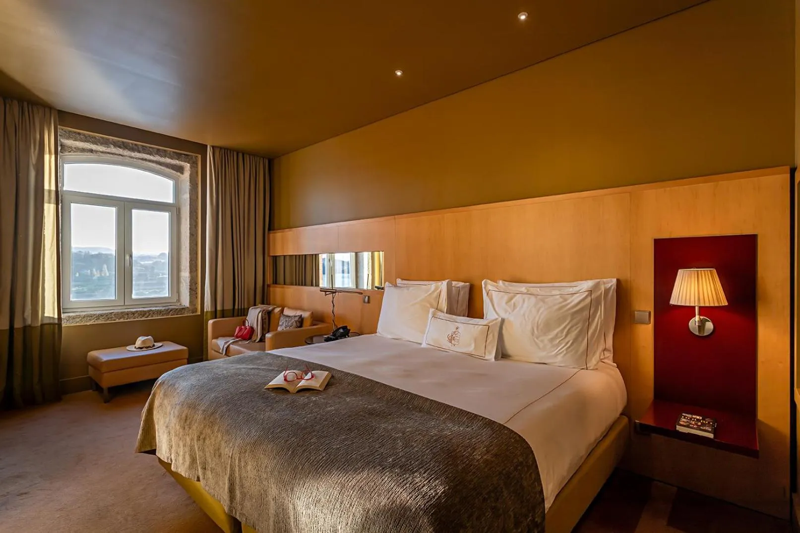 Bedroom, Bed in Pestana Palacio do Freixo, Pousada & National Monument - The Leading Hotels of the World