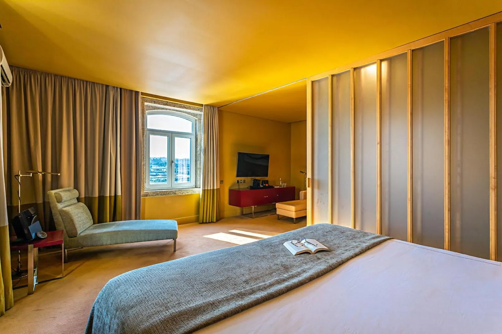 Bed in Pestana Palacio do Freixo, Pousada & National Monument - The Leading Hotels of the World