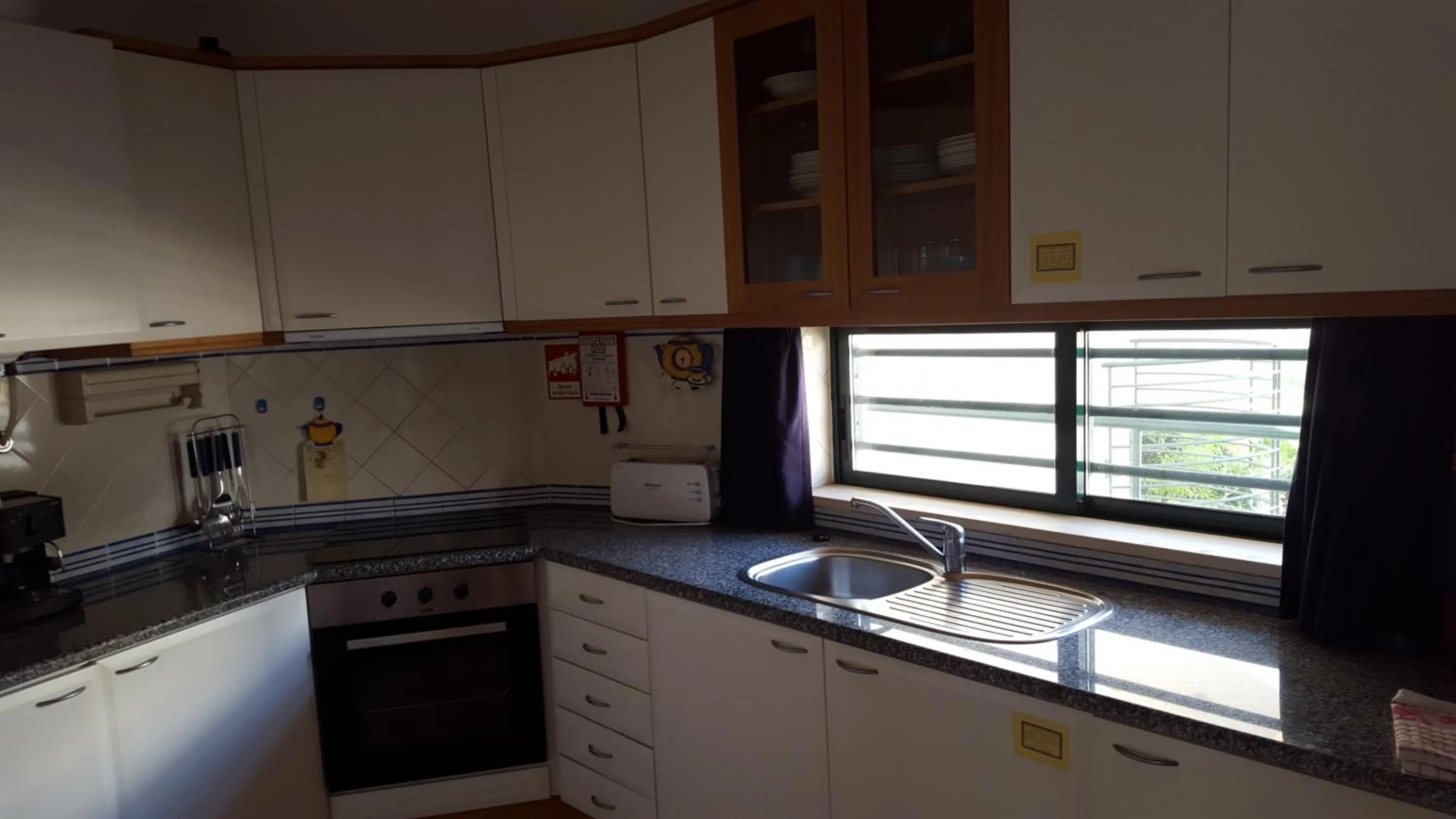 Kitchen or kitchenette in Clube Meia Praia
