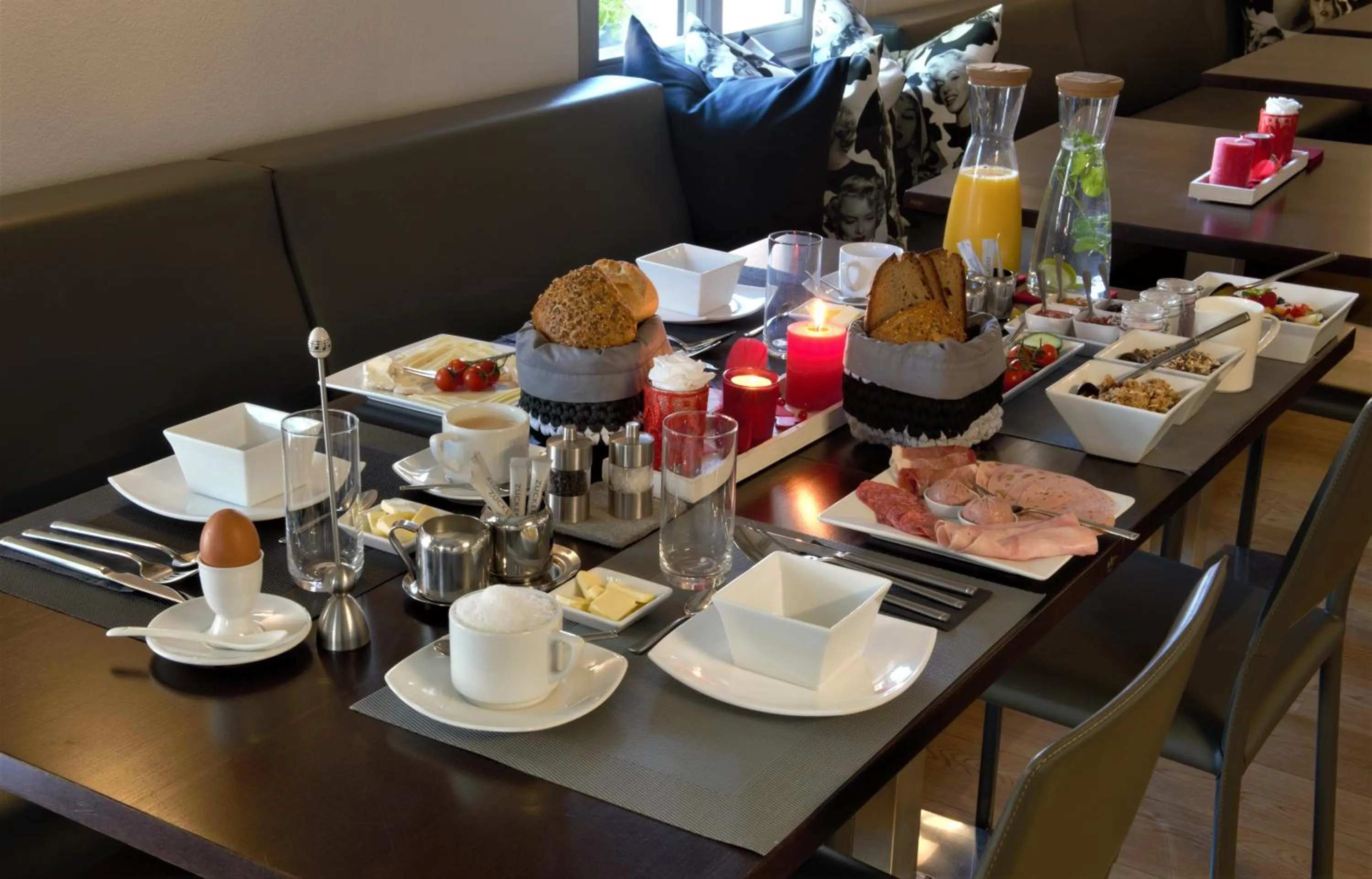 Continental breakfast in Hotel Sporcher Nest