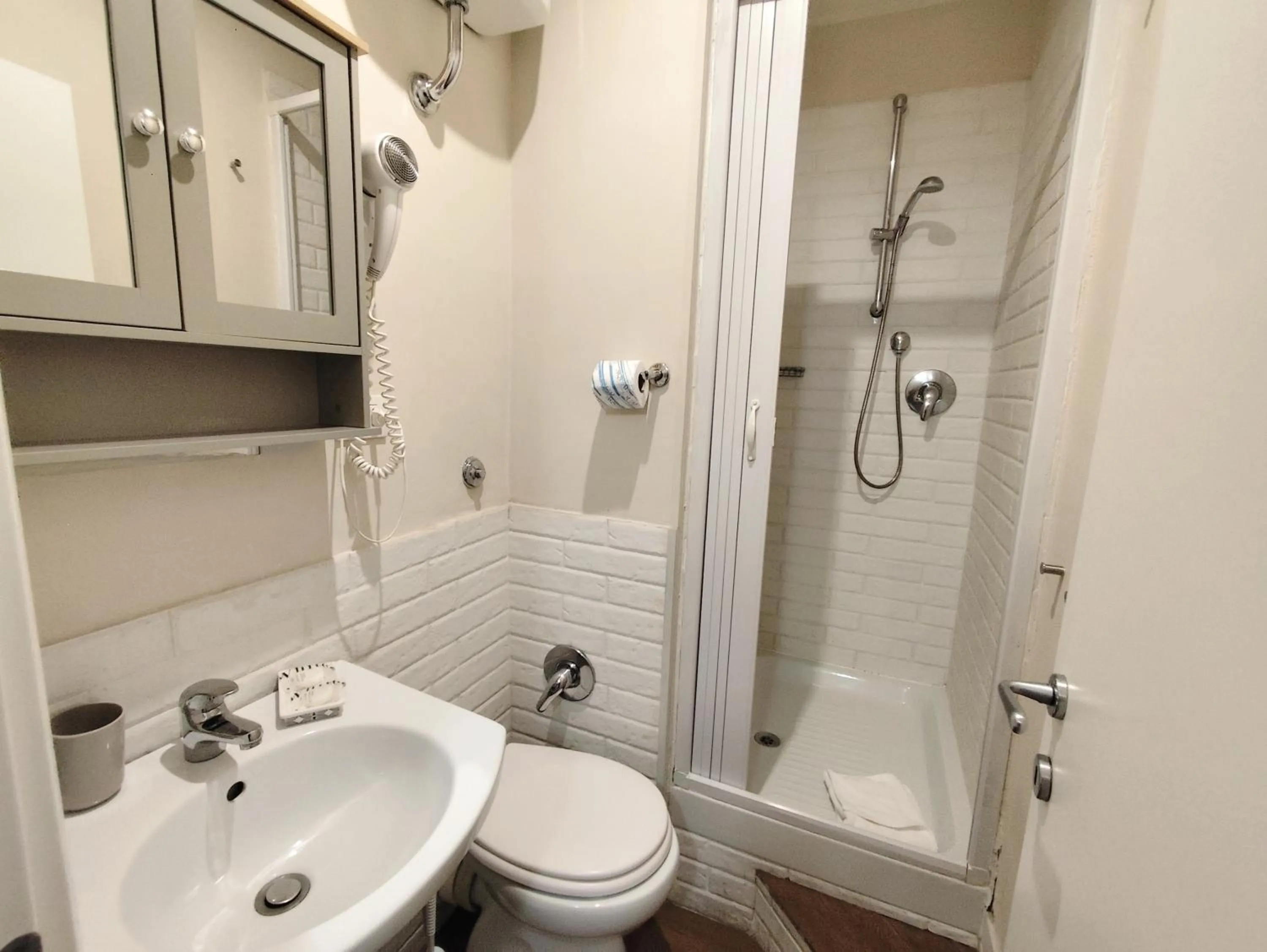 Shower in Milazzo23 Guesthouse