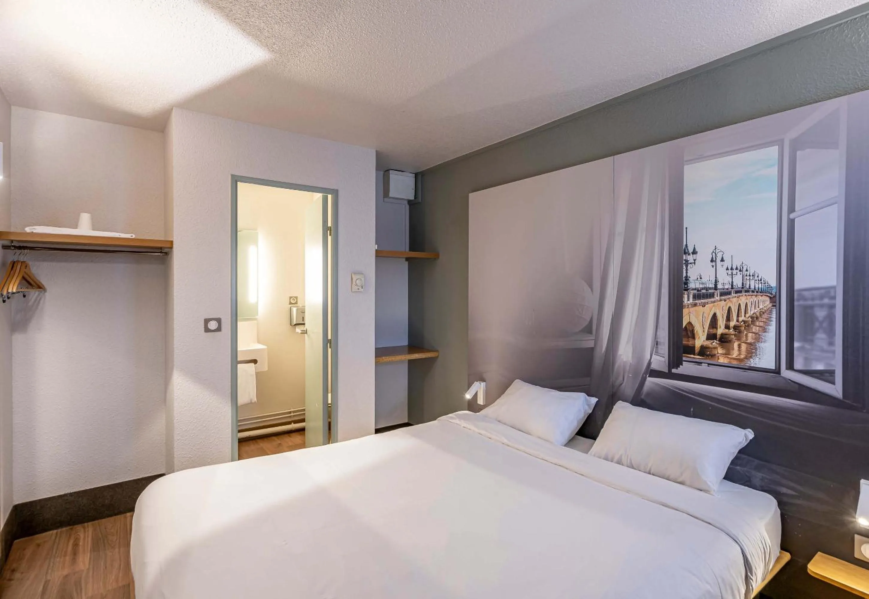 Bedroom, Bed in B&B HOTEL Bordeaux Lormont