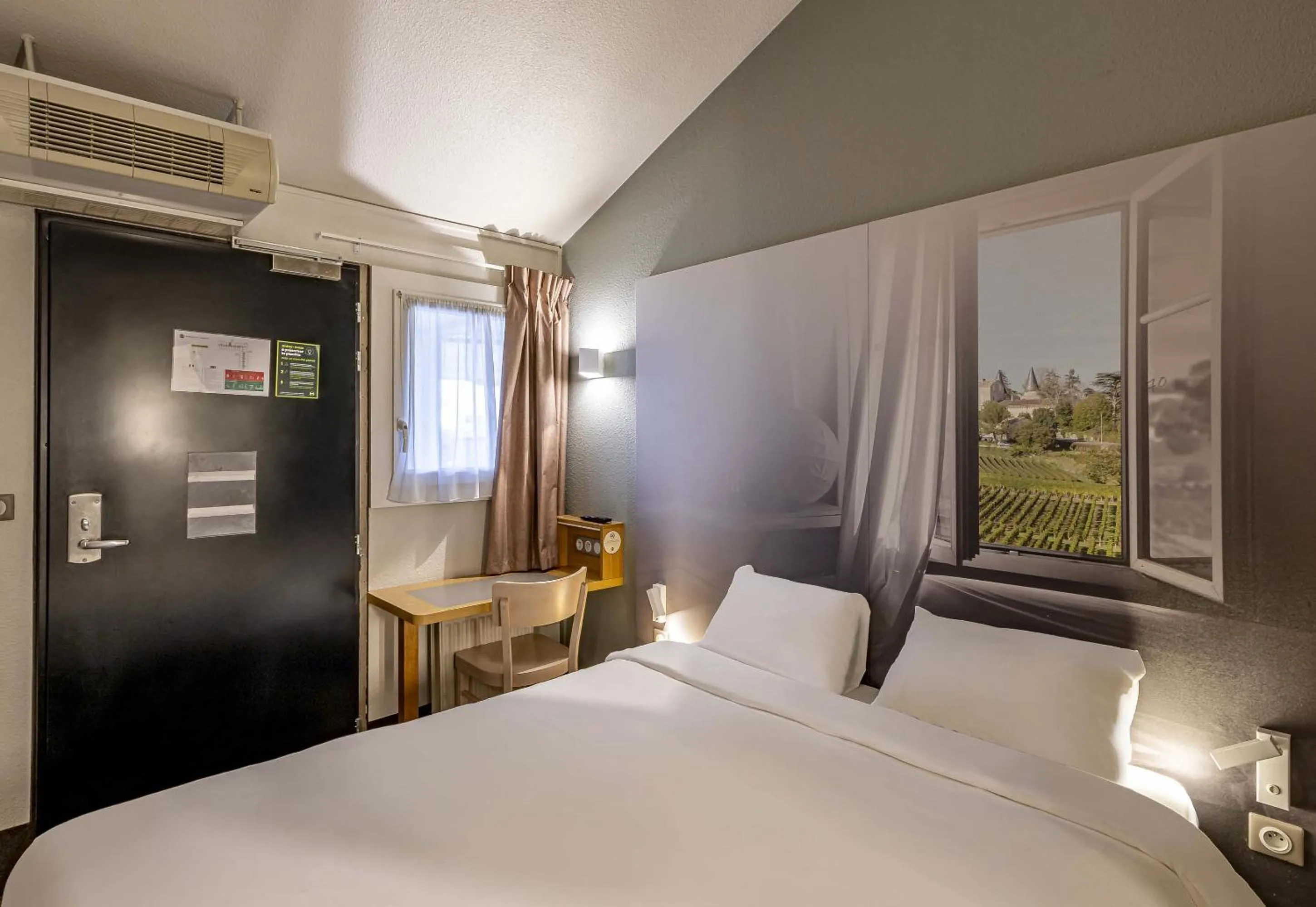 Bedroom, Bed in B&B HOTEL Bordeaux Lormont