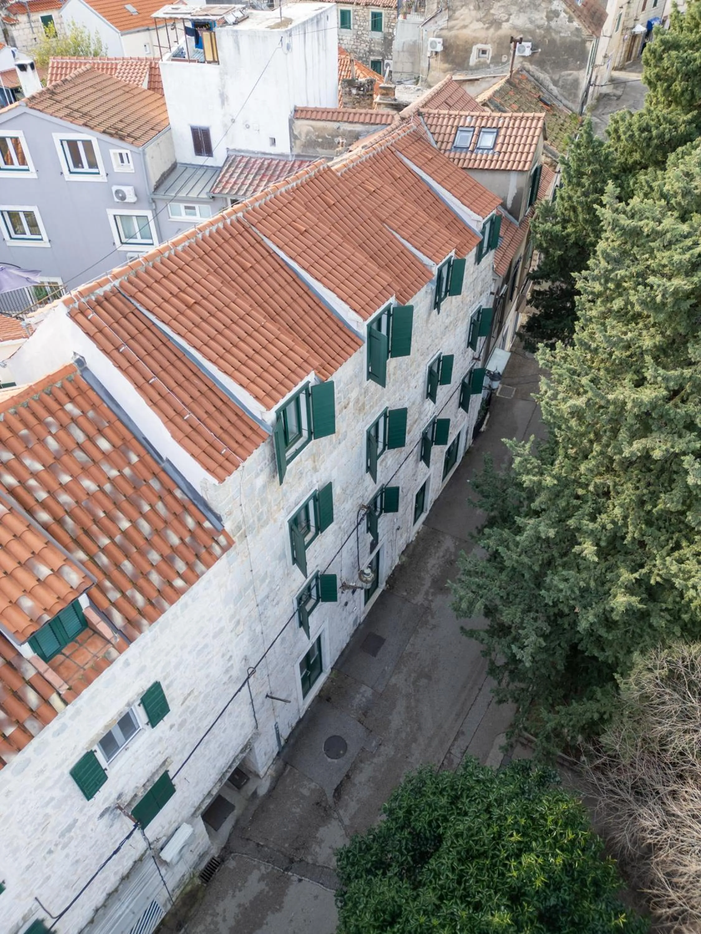 Property building in Apartments Korta