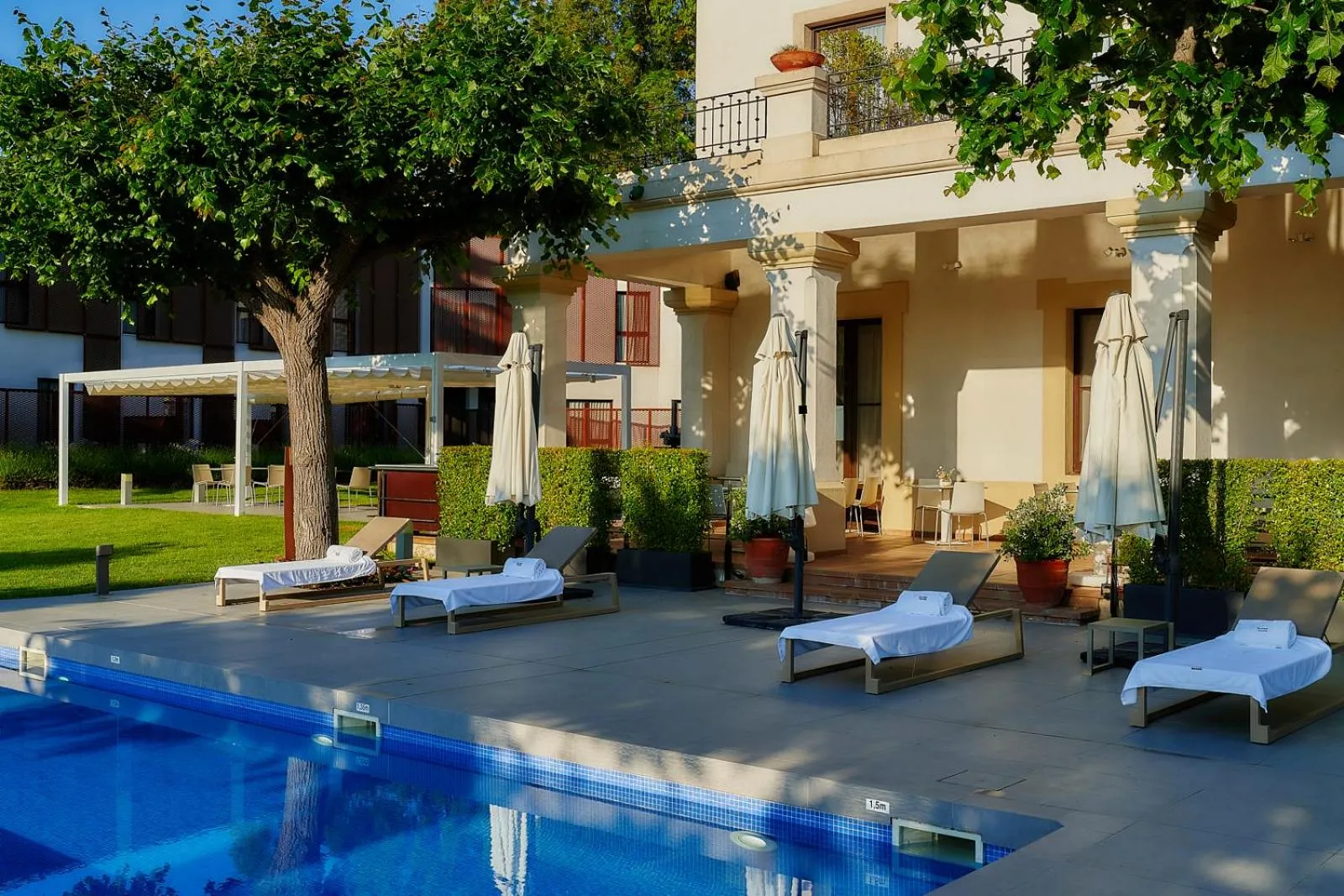 Swimming pool in Hotel Arrey Alella