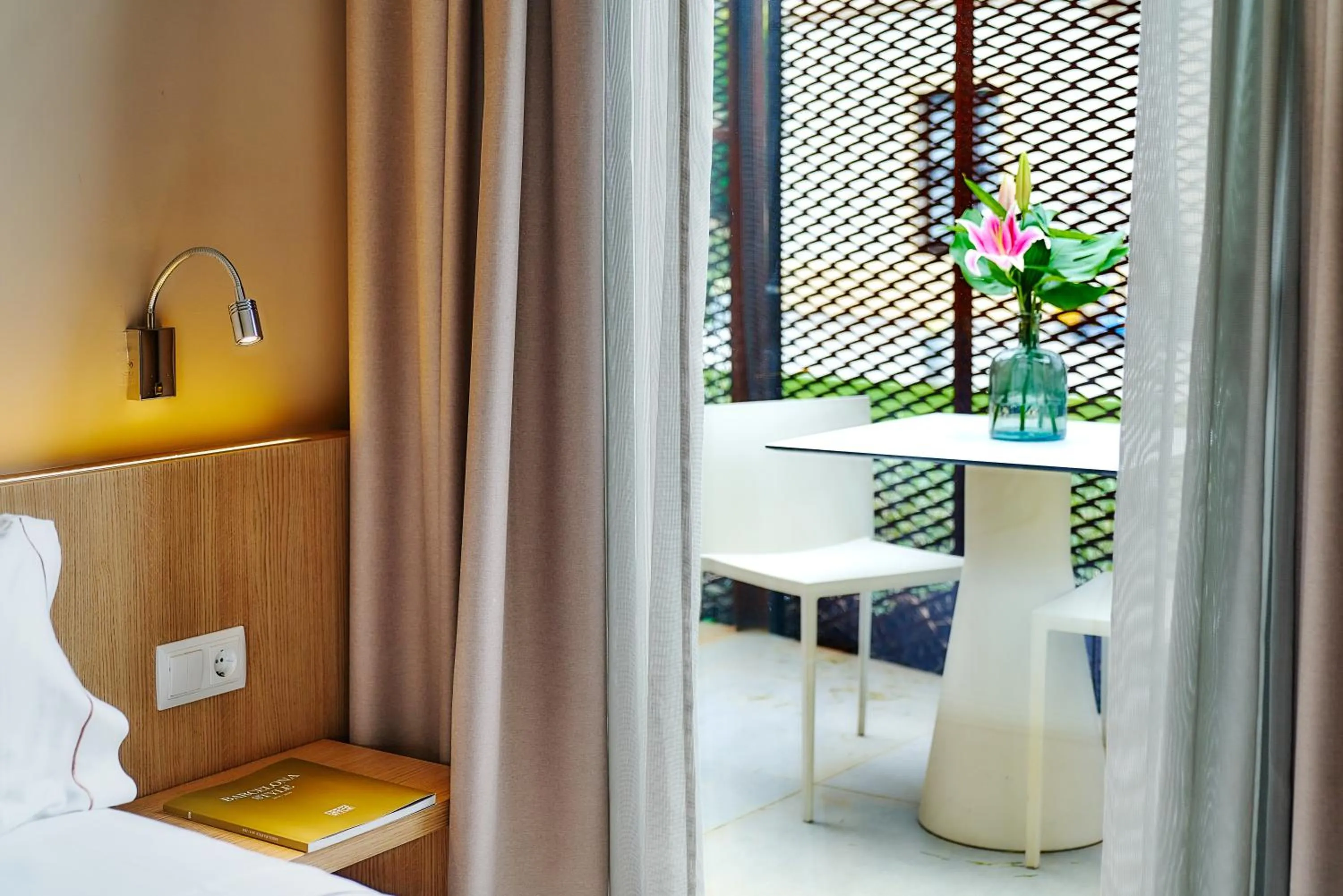 Garden view, Bed in Hotel Arrey Alella