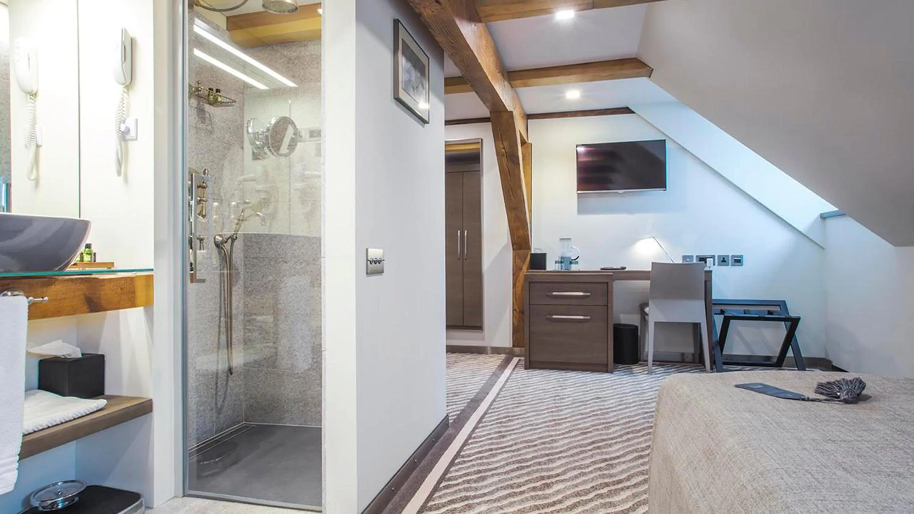 Shower in Michaelson Boutique Hotel & SPA Brícoła