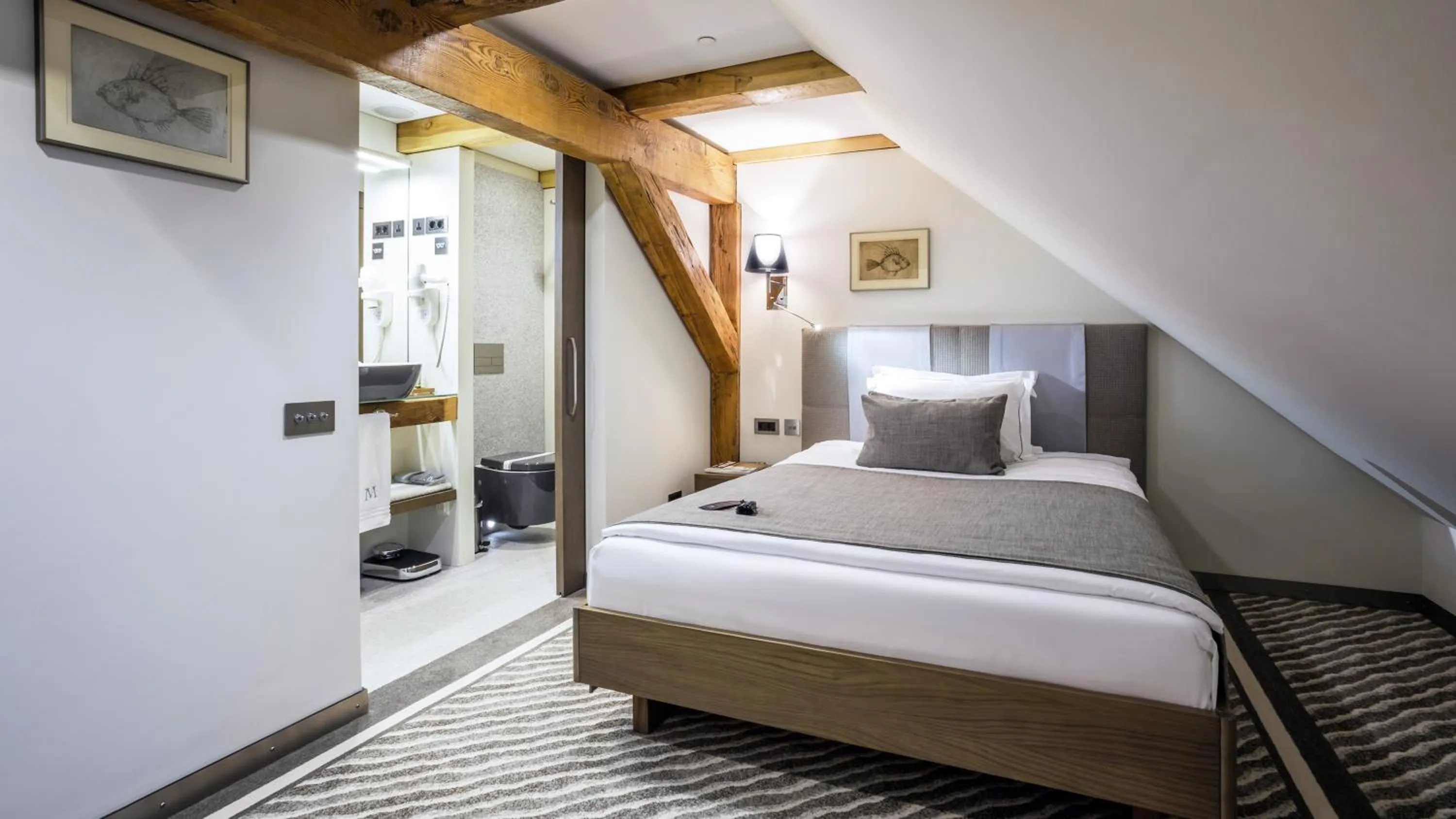 Shower, Bed in Michaelson Boutique Hotel & SPA Brícoła