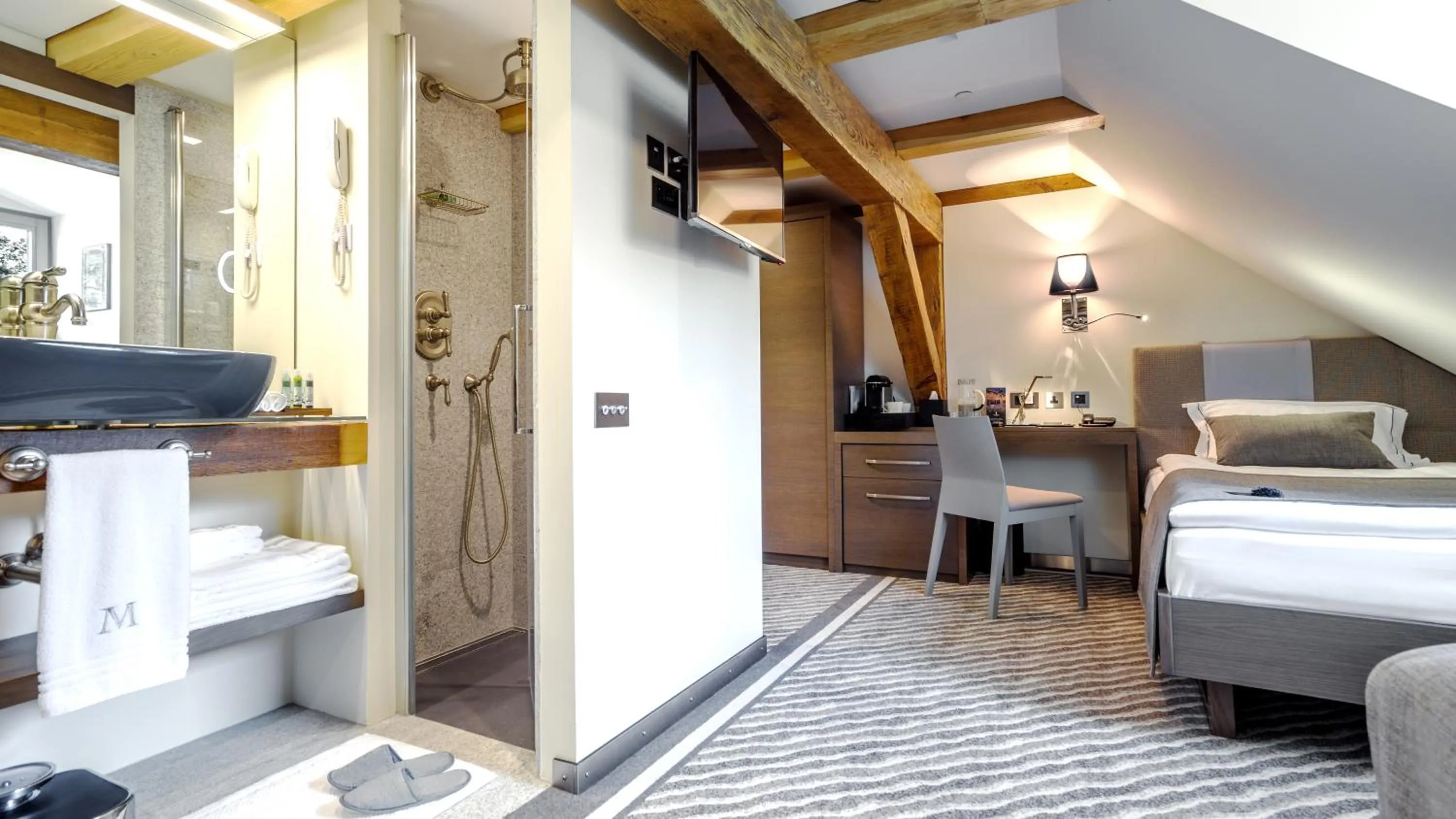 Shower, Bed in Michaelson Boutique Hotel & SPA Brícoła