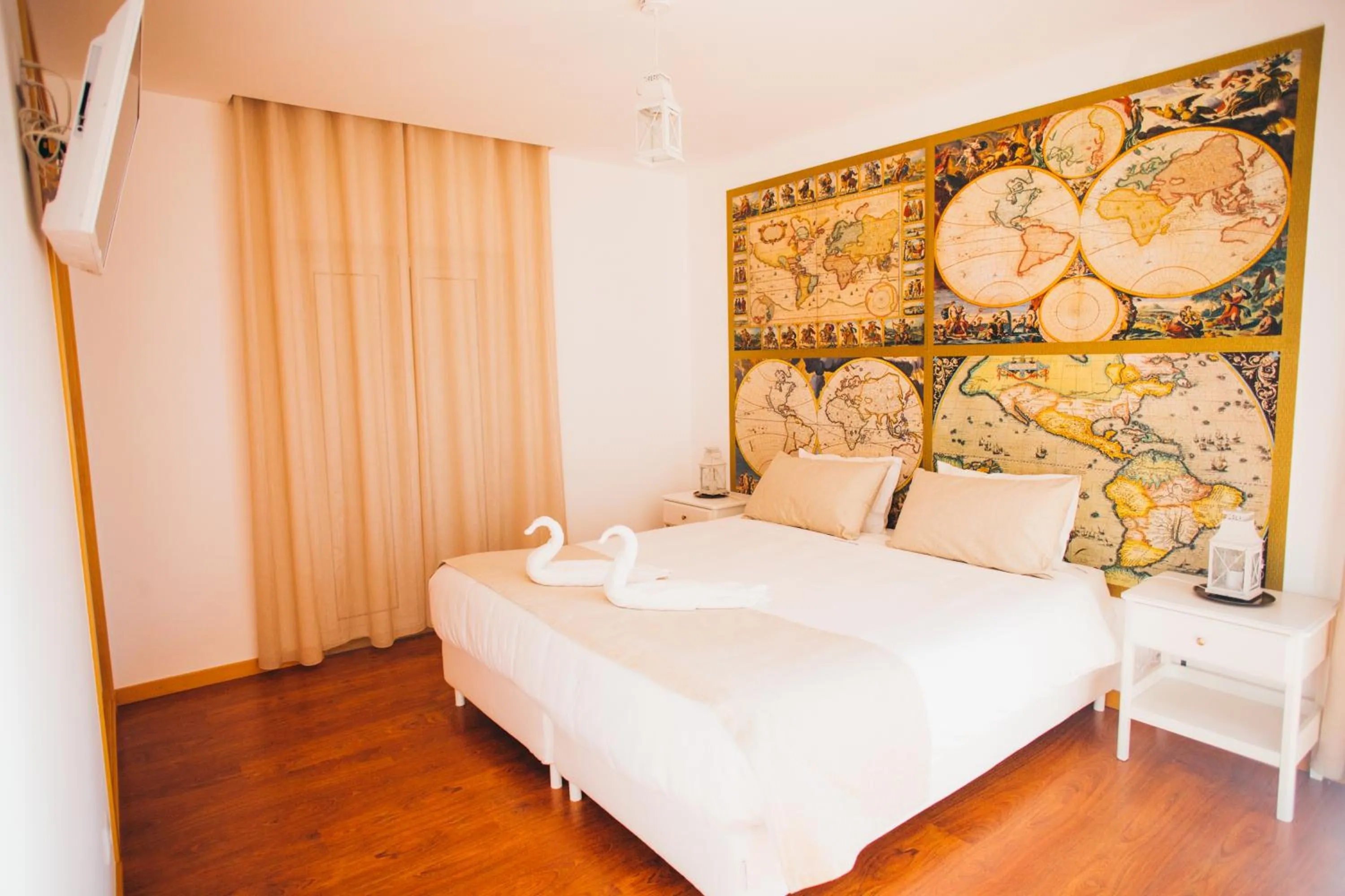 Photo of the whole room, Bed in Puzzle Suites B&B