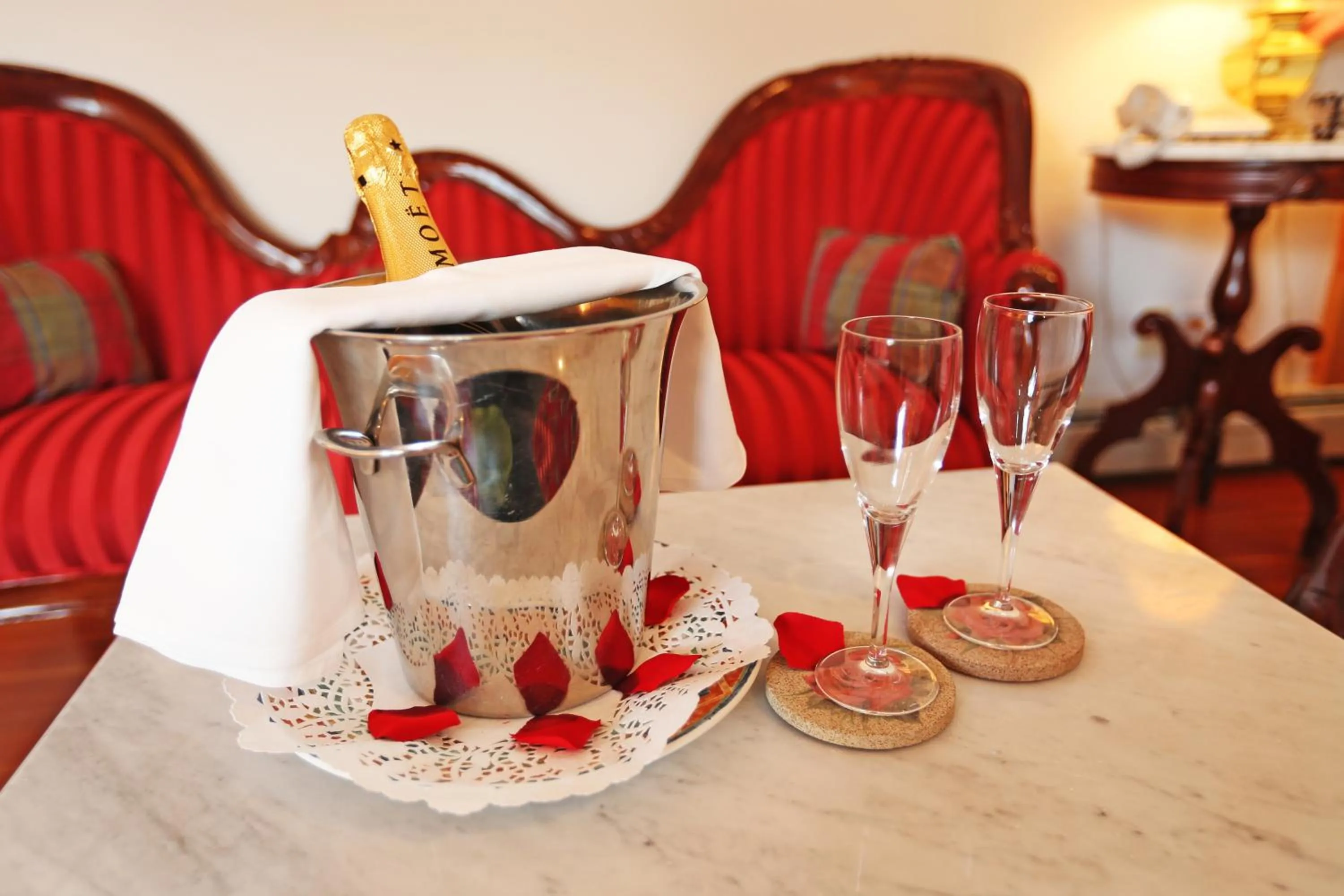 Alcoholic drinks in Beaujolais Boutique B&B at Thea's House- Adults Only