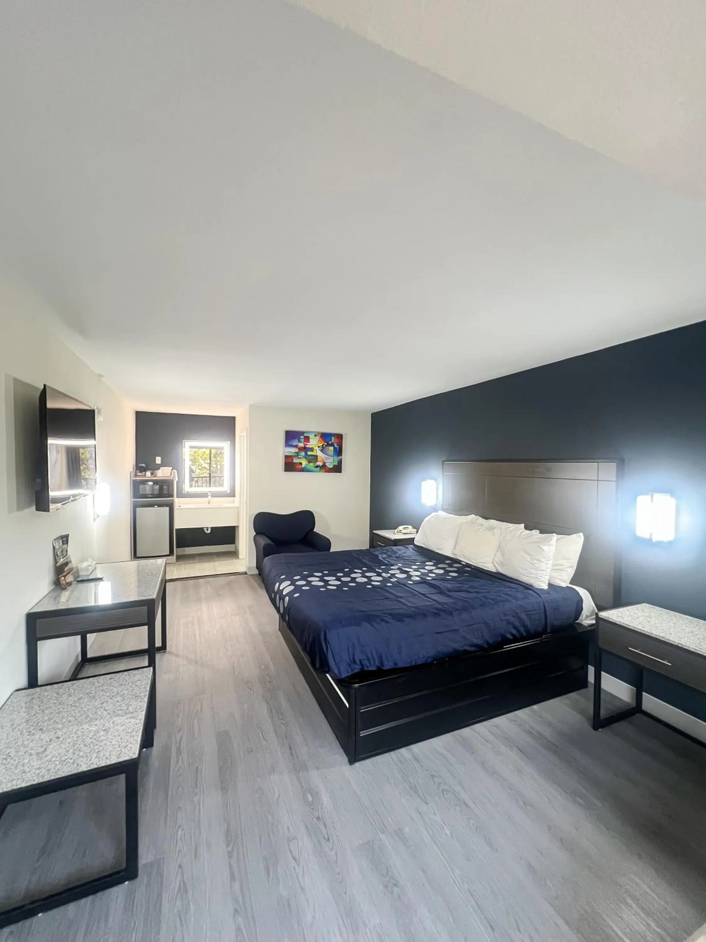 Bed in Travel Inn New Castle Airport