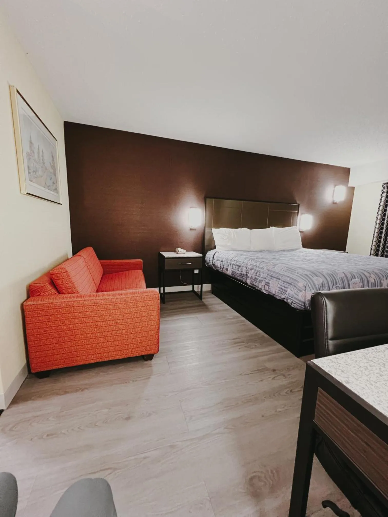 Bed in Travel Inn New Castle Airport