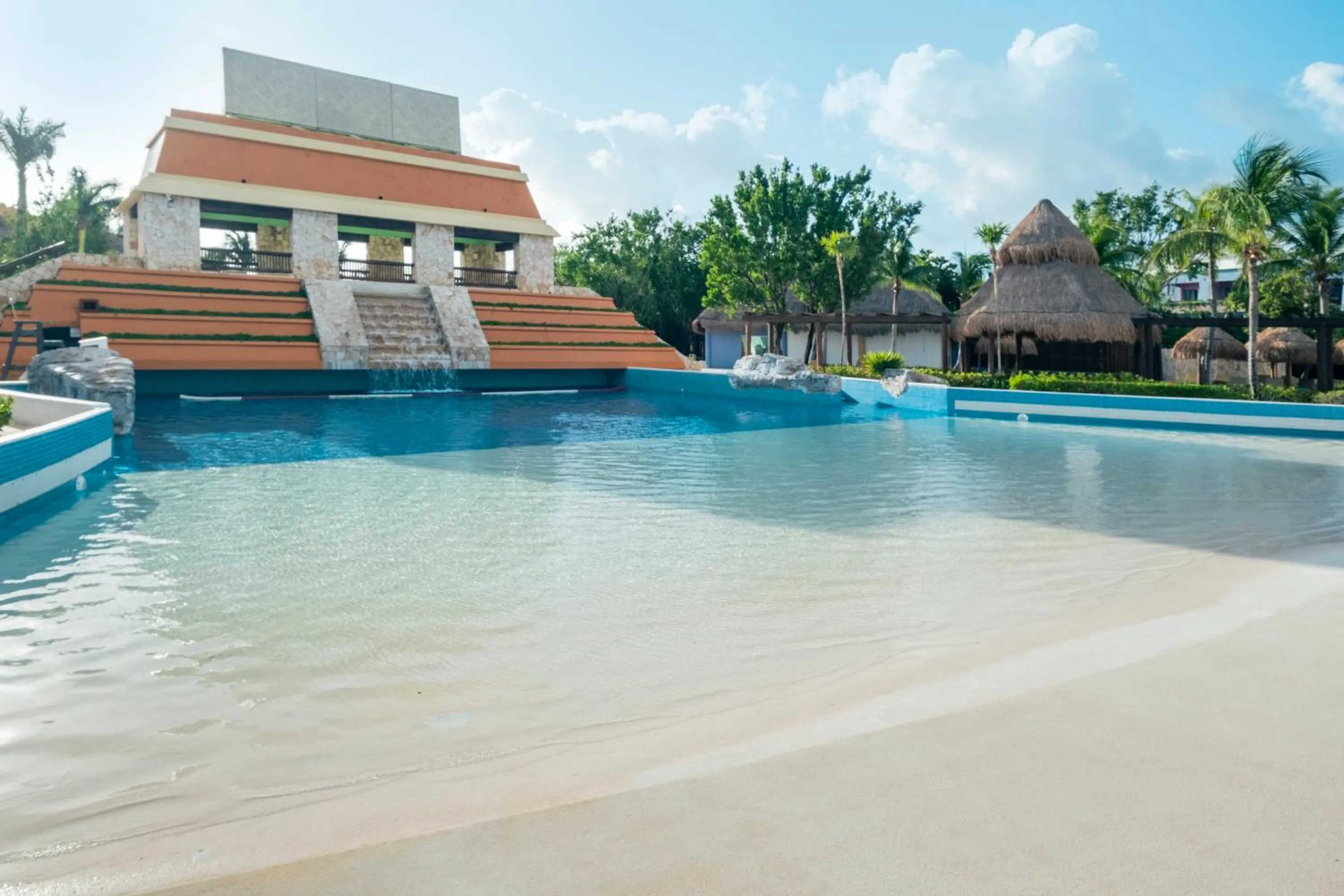 Swimming pool in Iberostar Selection Paraíso Maya - All Inclusive