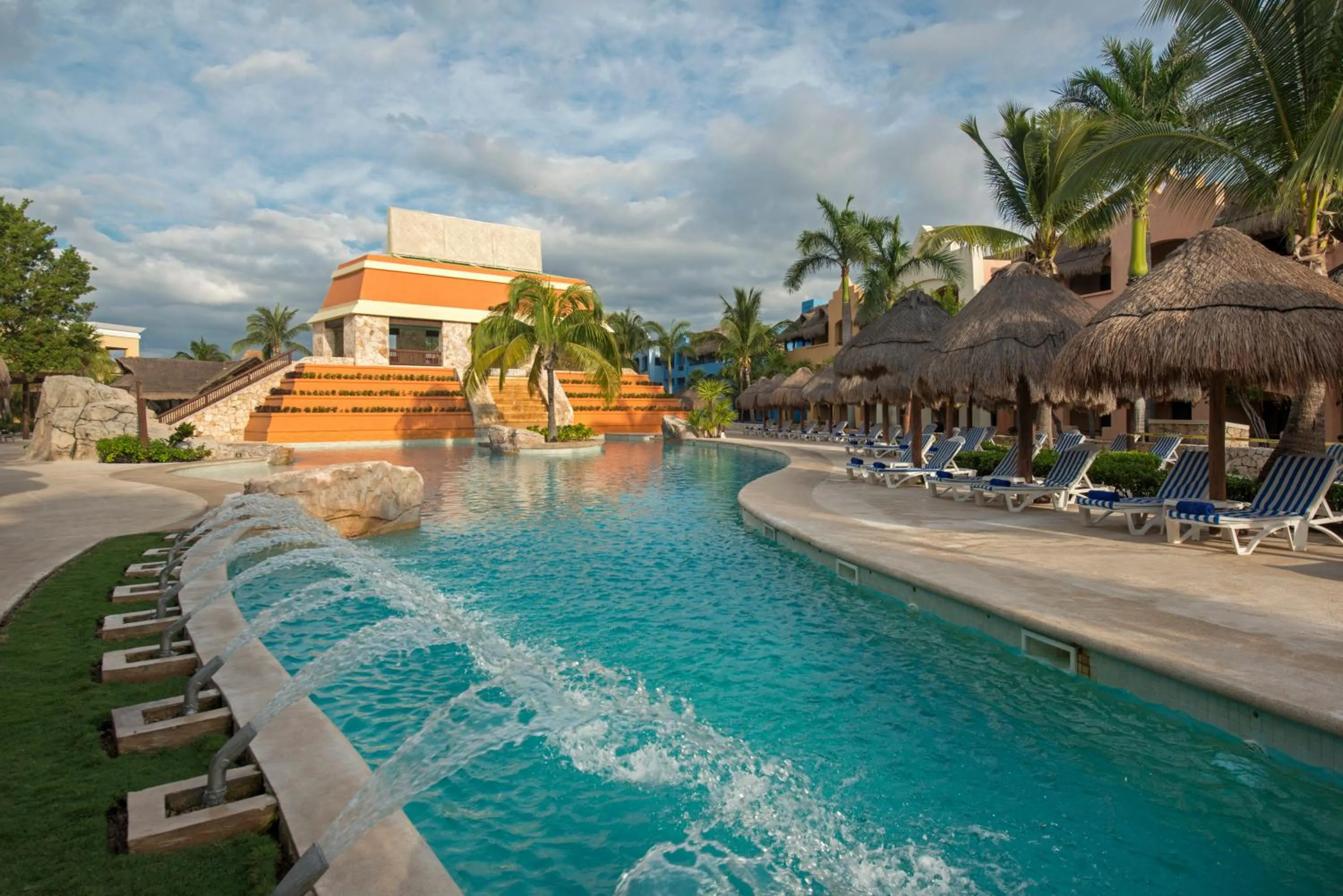 Swimming pool in Iberostar Selection Paraíso Maya - All Inclusive