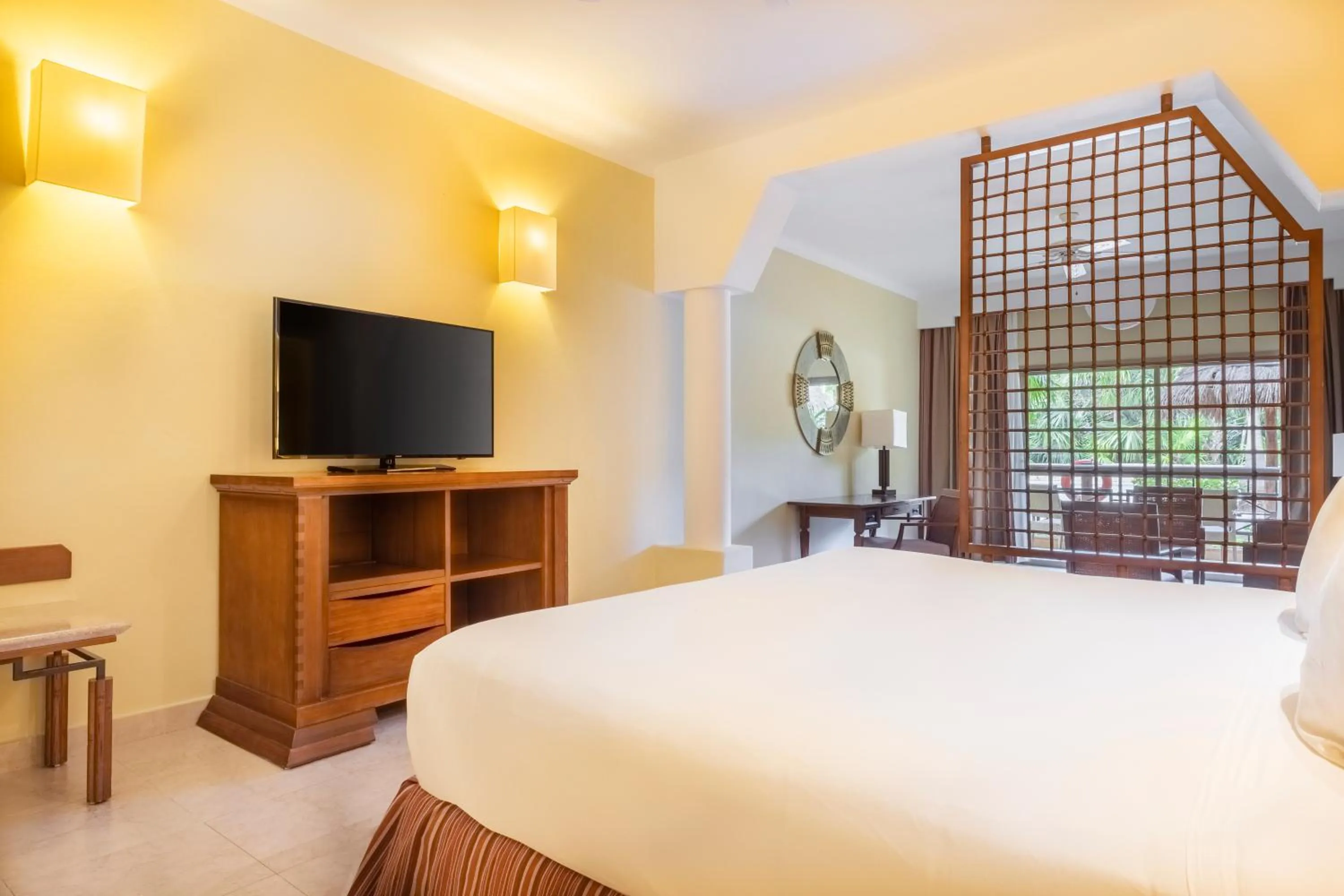 Photo of the whole room, Bed in Iberostar Selection Paraíso Maya - All Inclusive