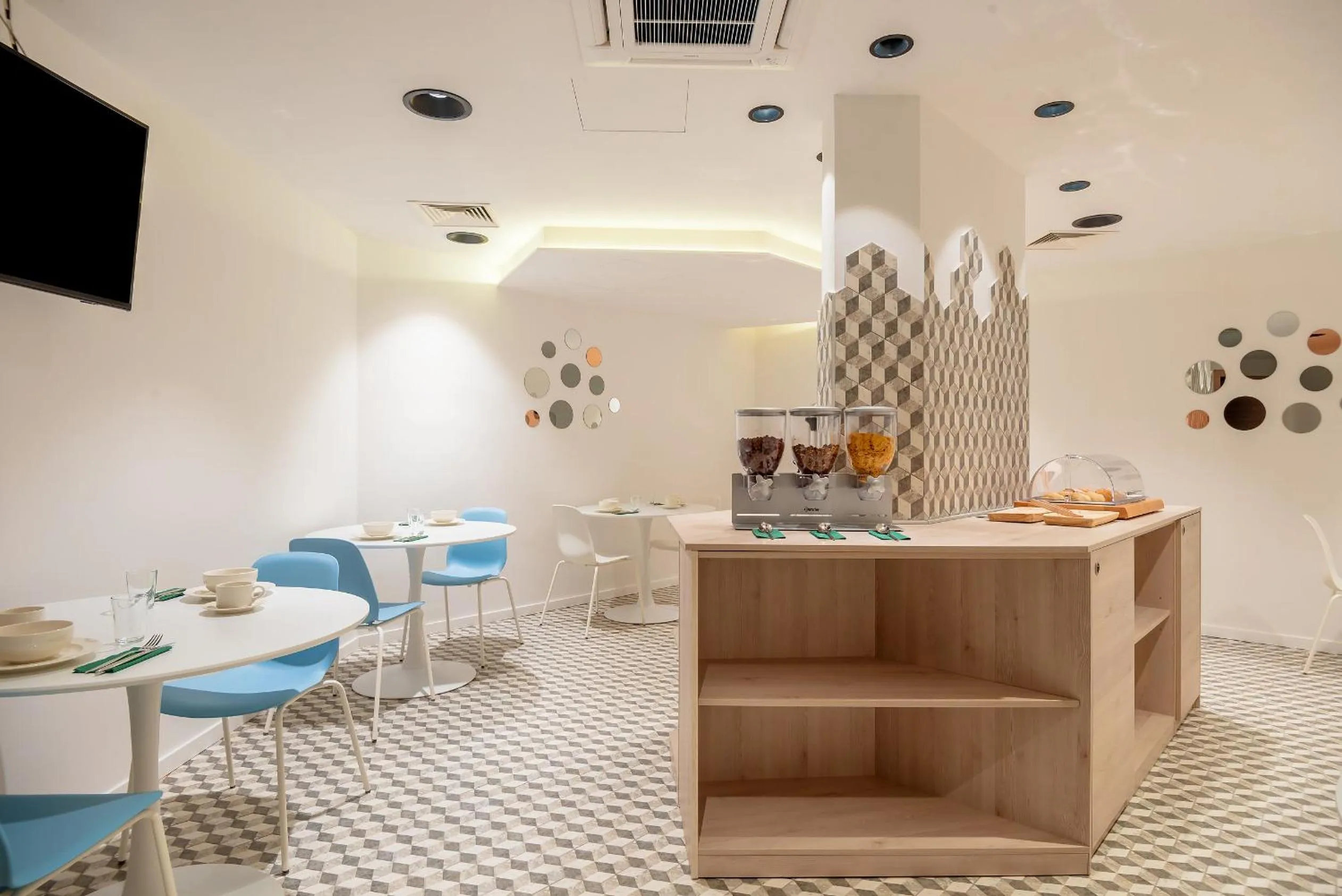 Food and drinks in Priska Med Luxury Rooms