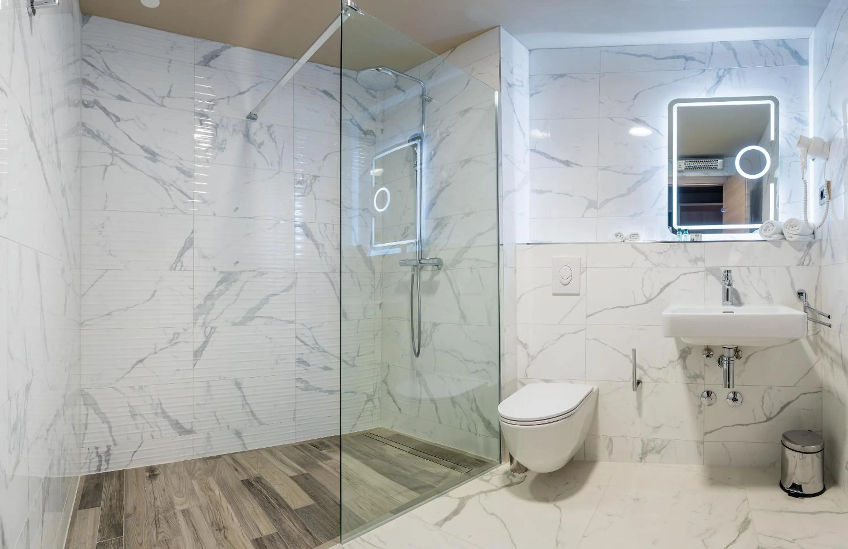 Shower in Priska Med Luxury Rooms