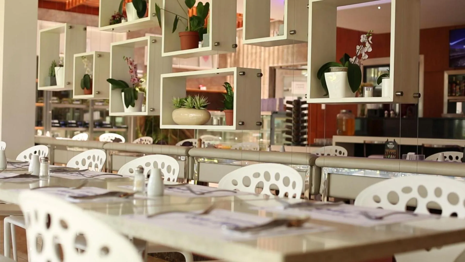 Lunch in Lyz Business Hotel