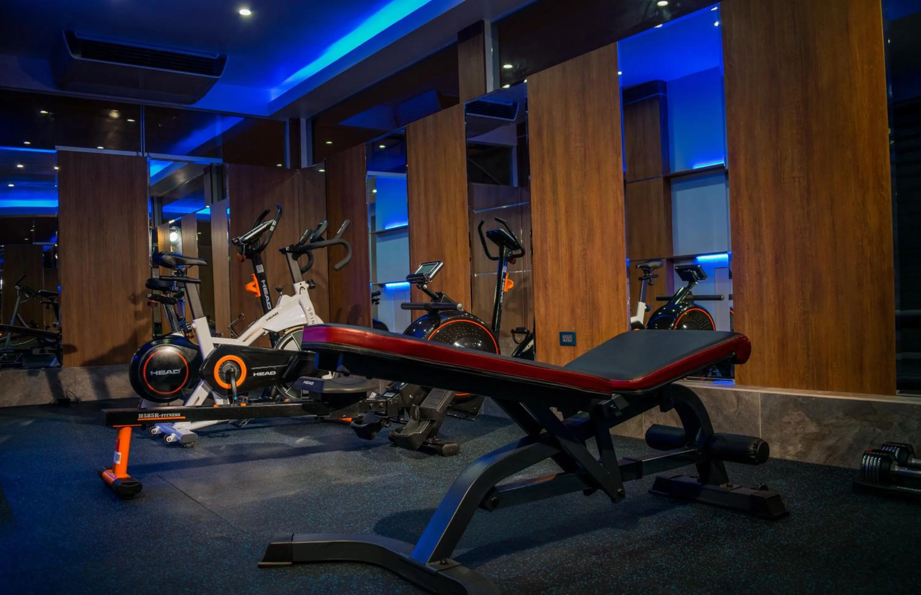 Fitness centre/facilities in Lyz Business Hotel