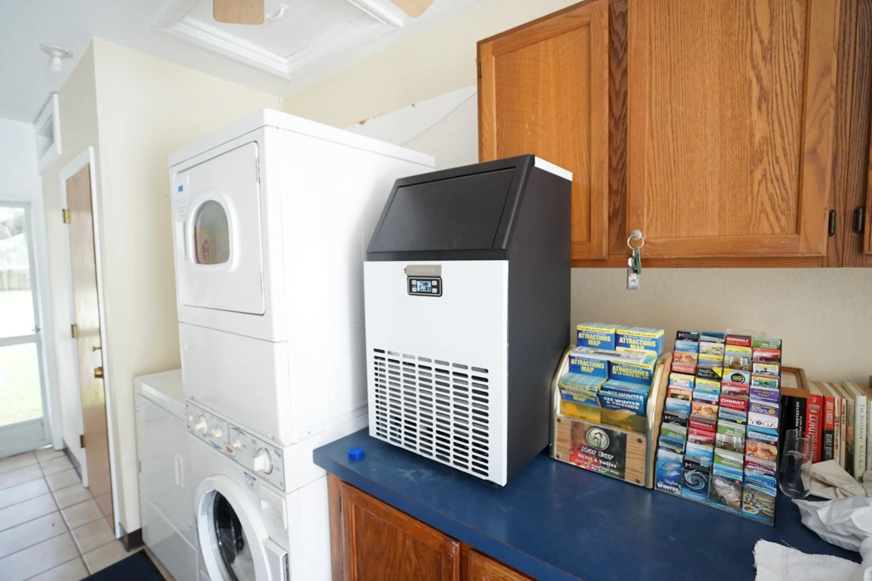 washing machine in Mar Bay Exclusive Suites