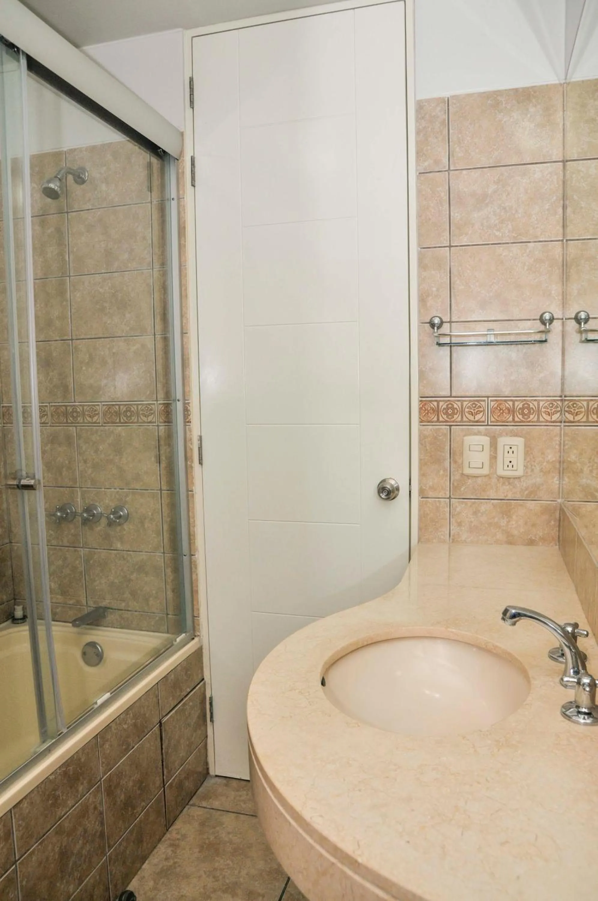 Bathroom in Miraflores Apartments 109 Tejada Ave by Private Host