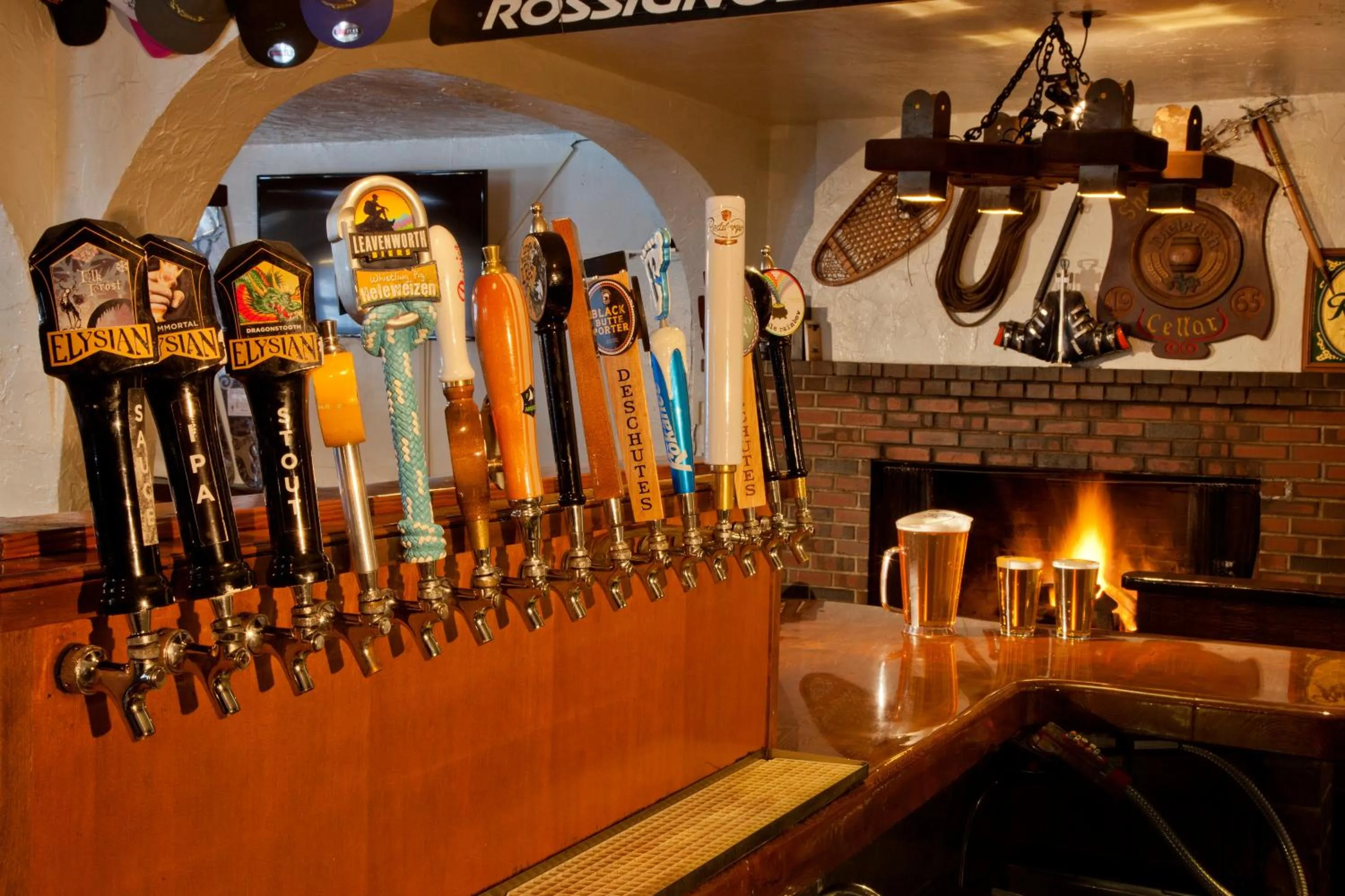 Lounge or bar in Crystal Mountain Hotels