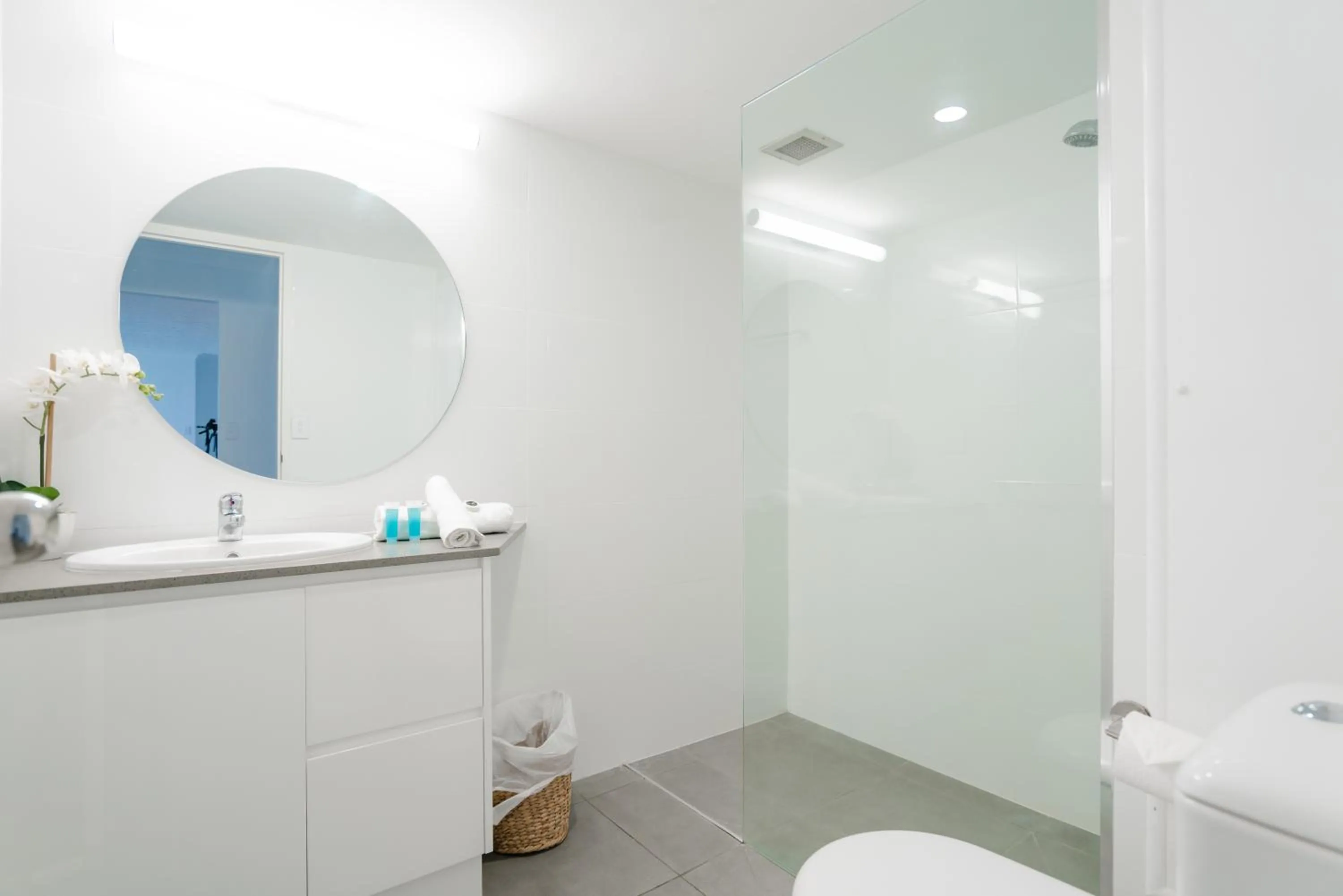 Shower in Cashelmara Beachfront Apartments