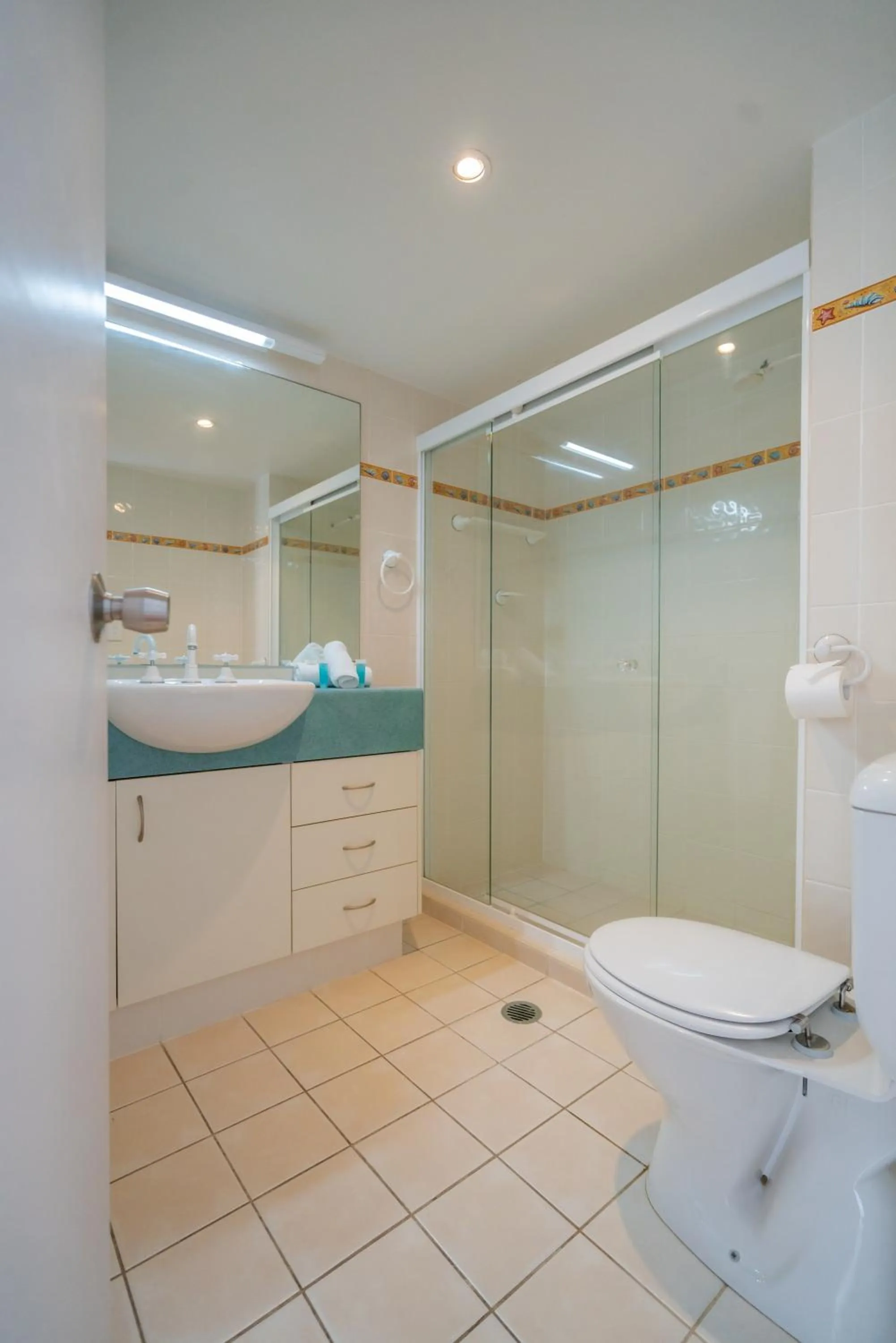 Toilet in Cashelmara Beachfront Apartments