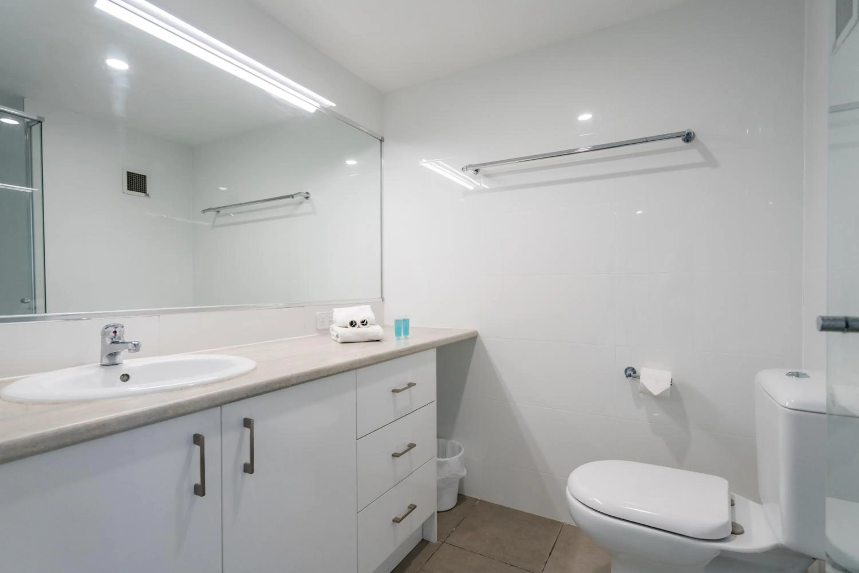 Shower in Cashelmara Beachfront Apartments