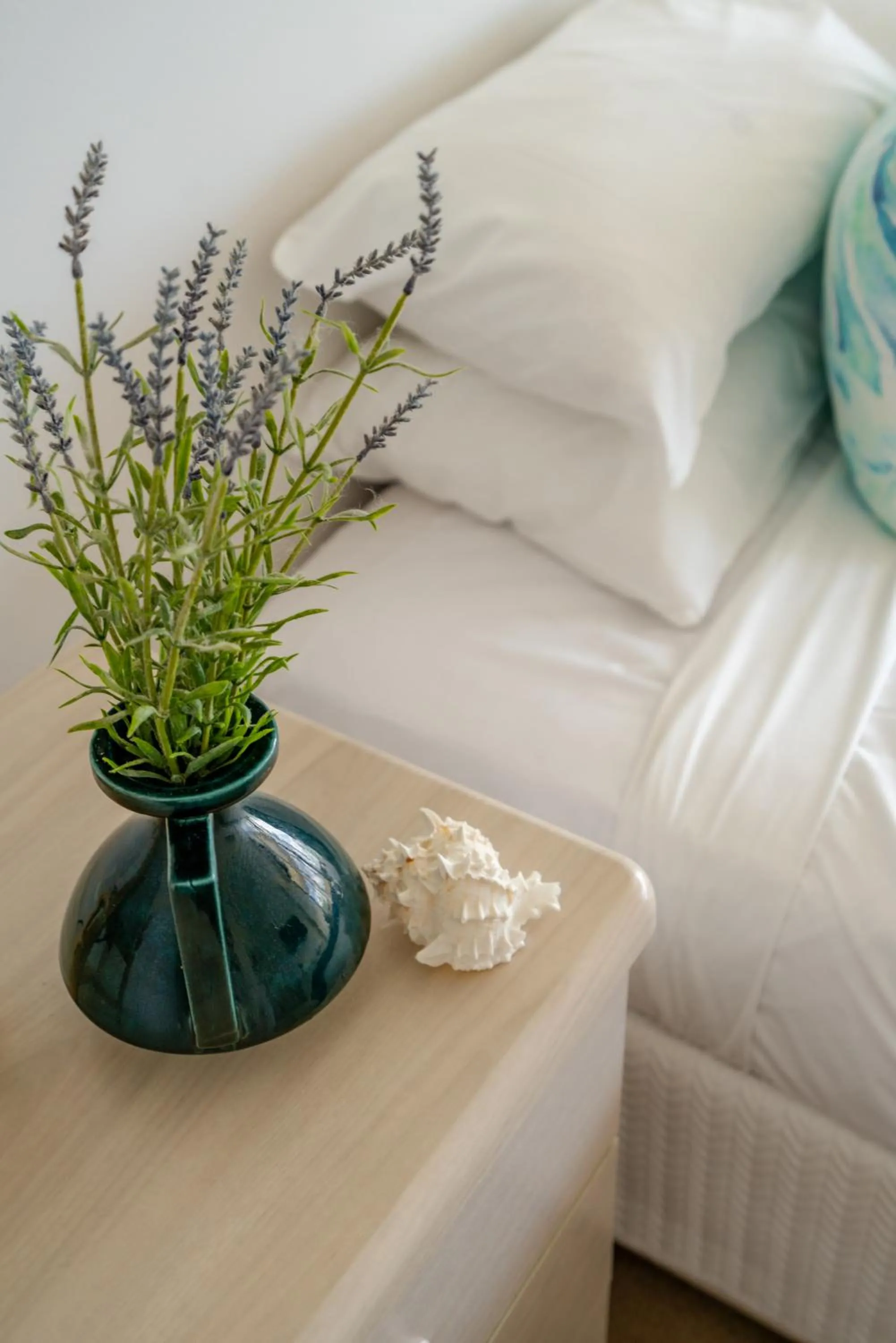 hair dresser, Bed in Cashelmara Beachfront Apartments