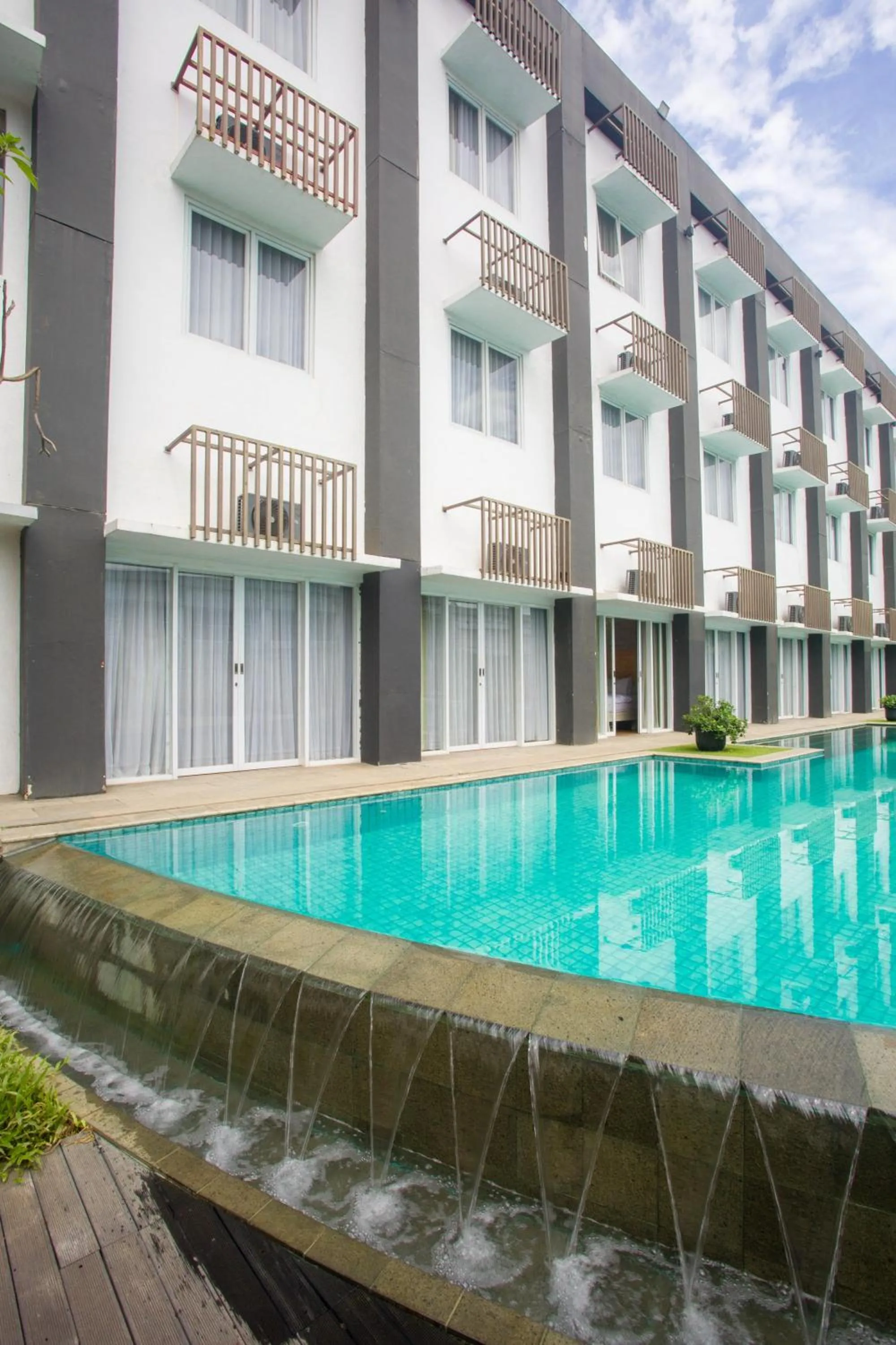 Swimming pool in Front One Akshaya Hotel Karawang